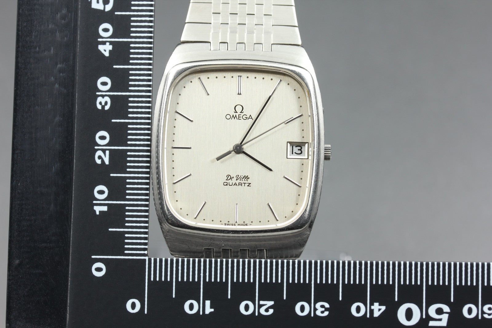1979 Near MINT OMEGA De Ville 32mm 192.0043 Quartz Silver Dial Men's Vintage