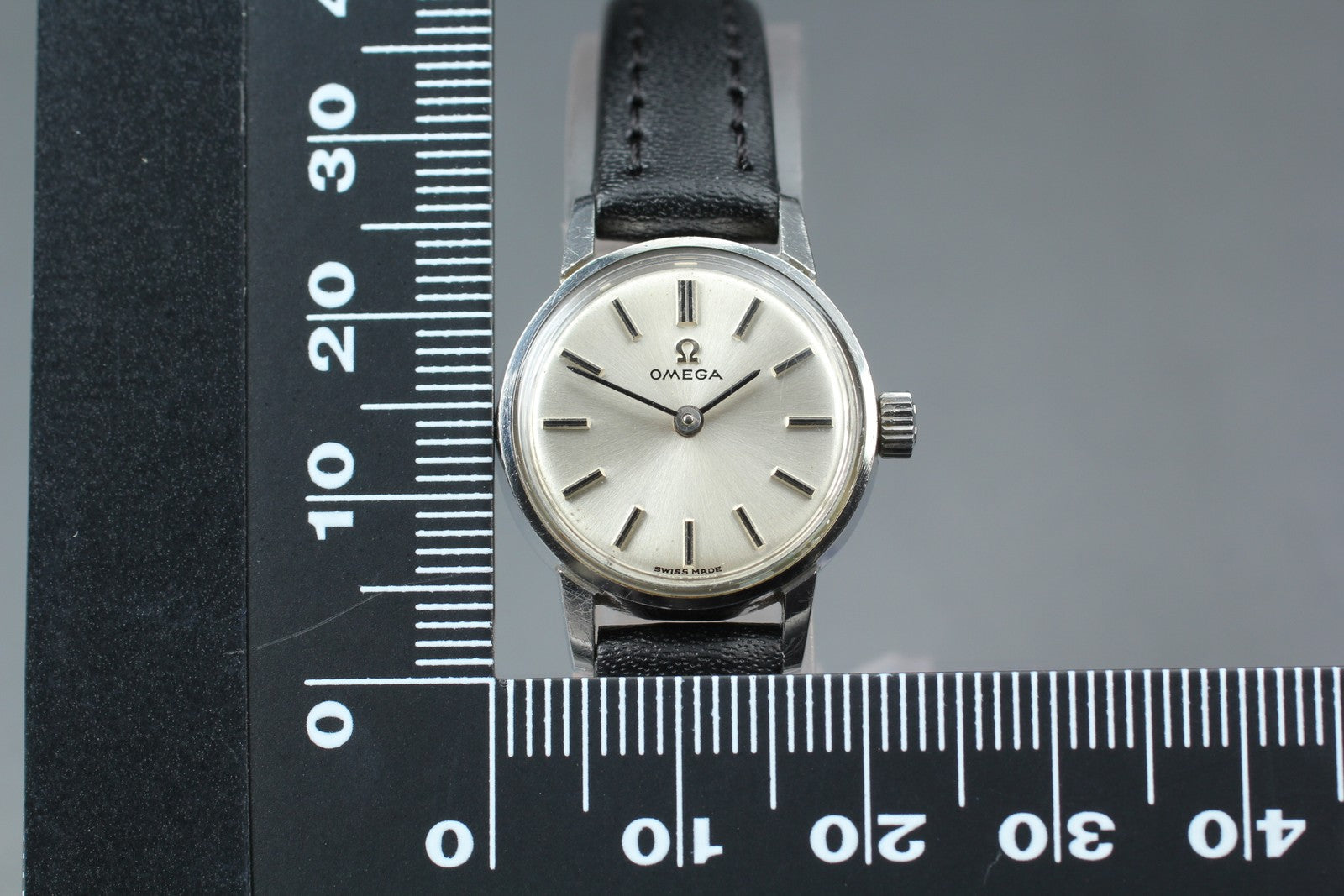 1966 Near MINT OMEGA Seamaster 21mm 515.006 Manual Silver Dial Women's Vintage
