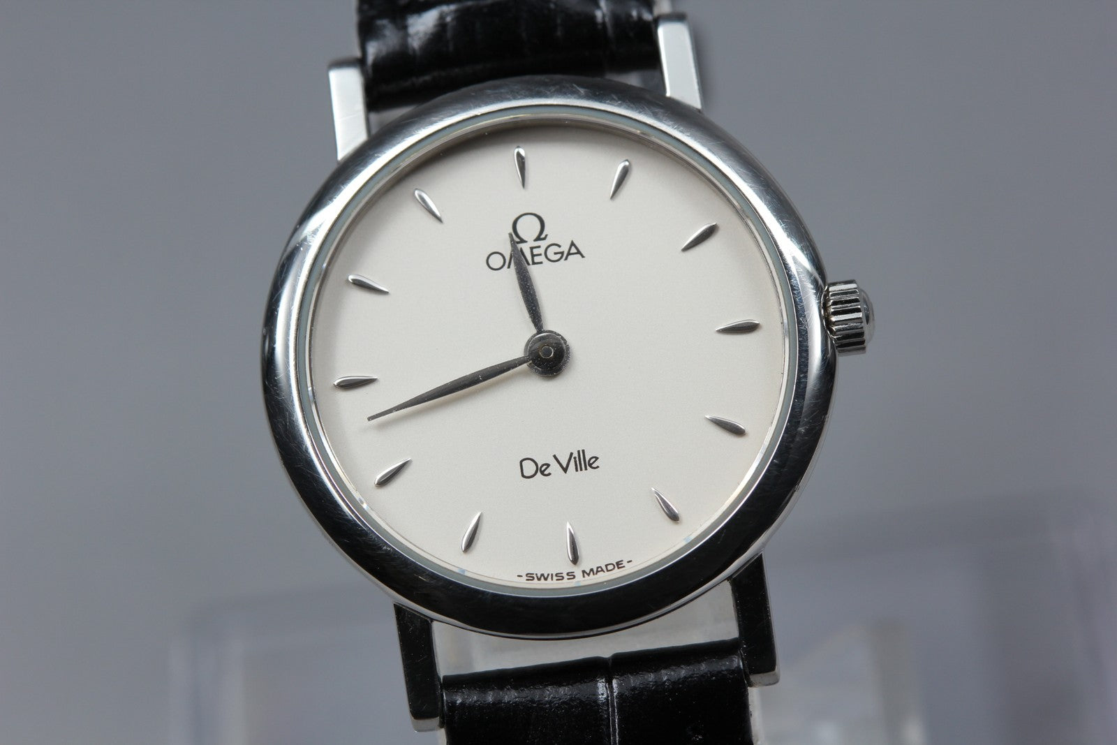 1994 Near MINT OMEGA De Ville 23mm 595.1111 Quartz Silver Dial Women's Vintage