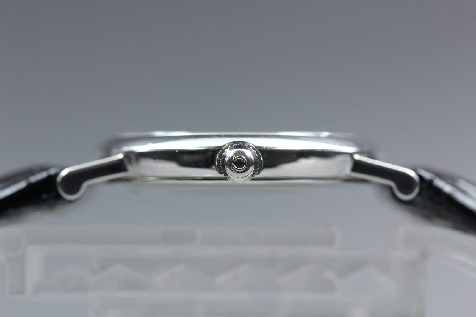 1994 Near MINT OMEGA De Ville 23mm 595.1111 Quartz Silver Dial Women's Vintage