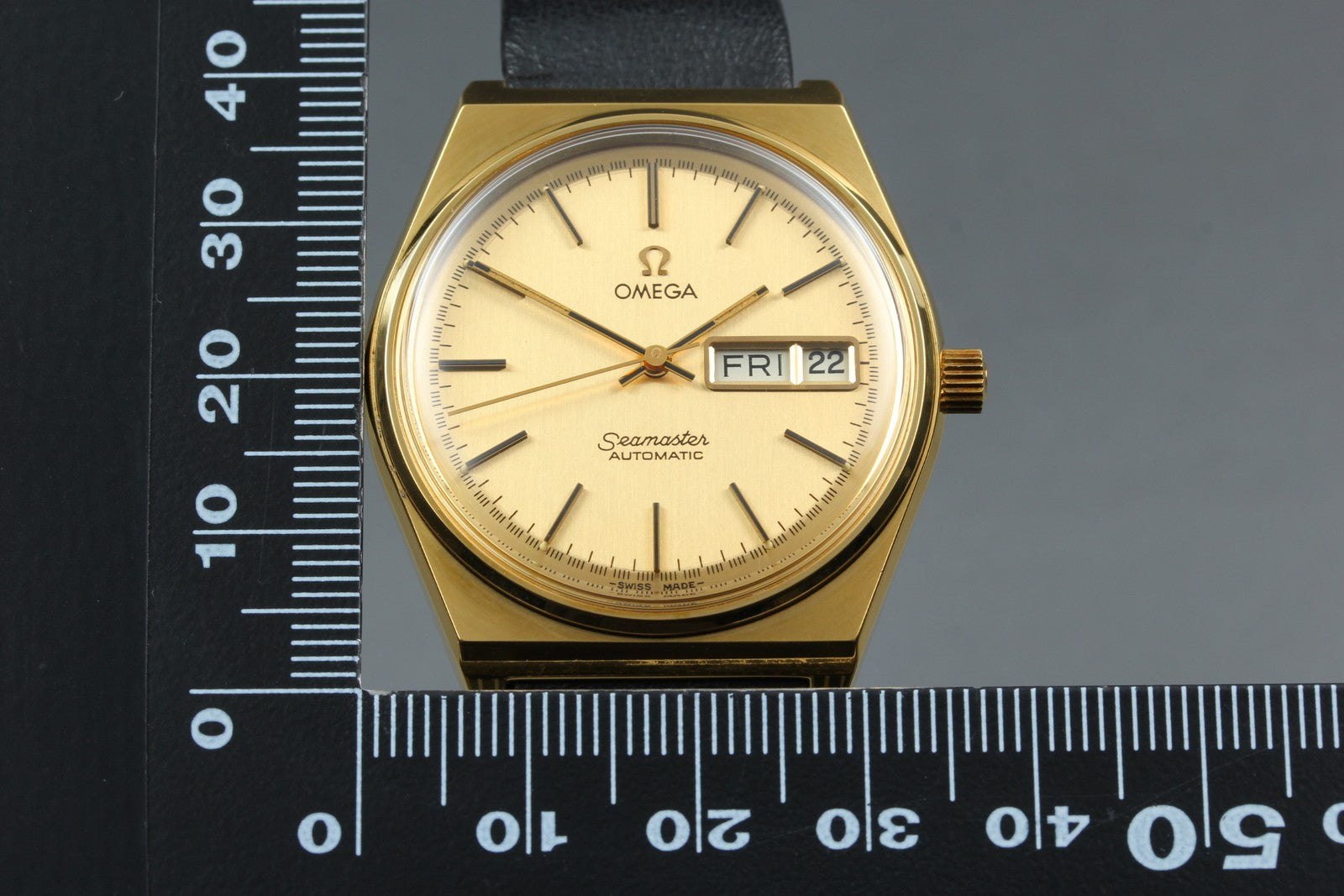 1979 Top MINT OMEGA Seamaster 35mm 166.0210 Automatic Gold Dial Men's Vintage