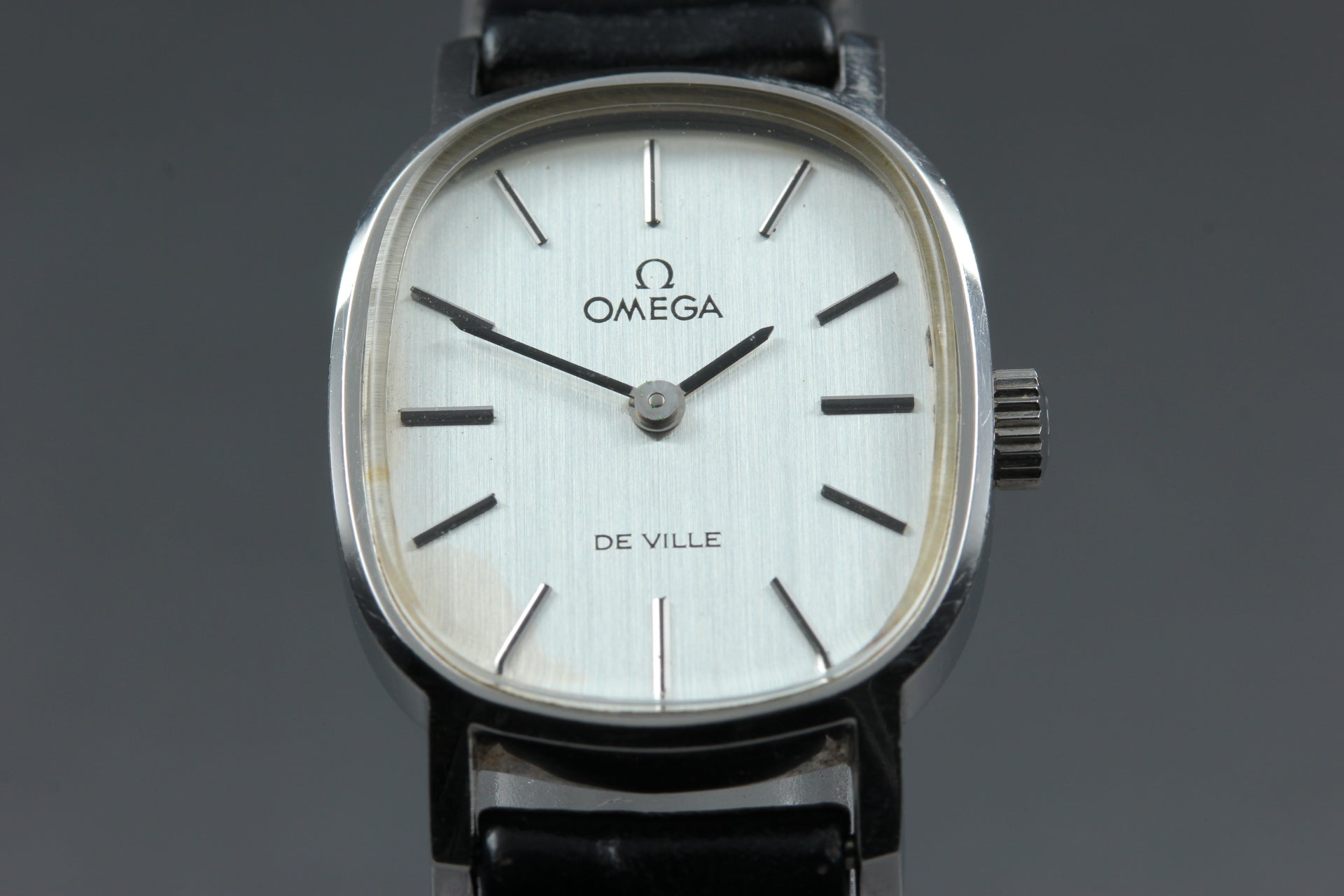 1976 Near MINT/Box OMEGA De Ville 21mm 511.0509 Manual Silver Dial Women Vintage