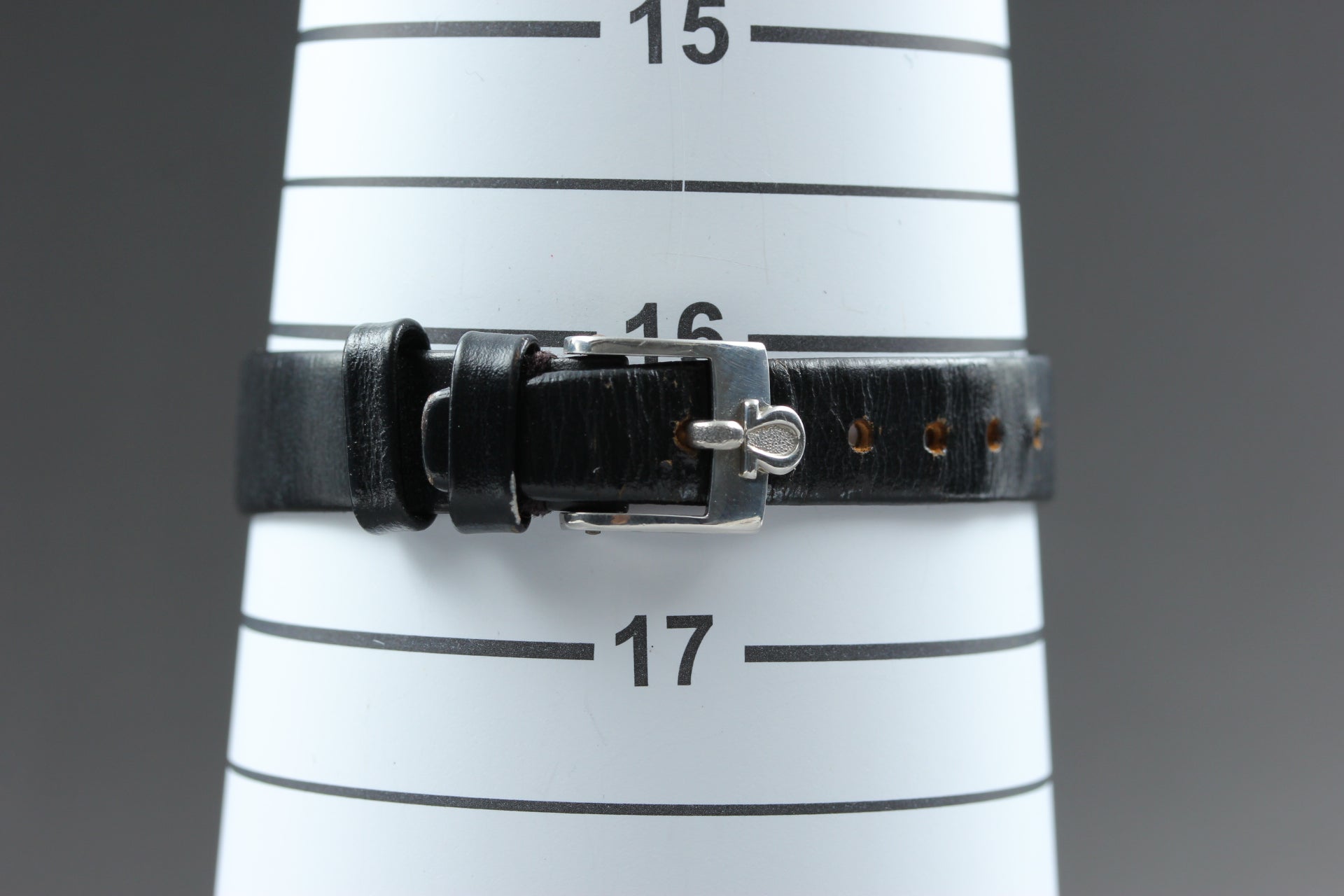 1976 Near MINT/Box OMEGA De Ville 21mm 511.0509 Manual Silver Dial Women Vintage