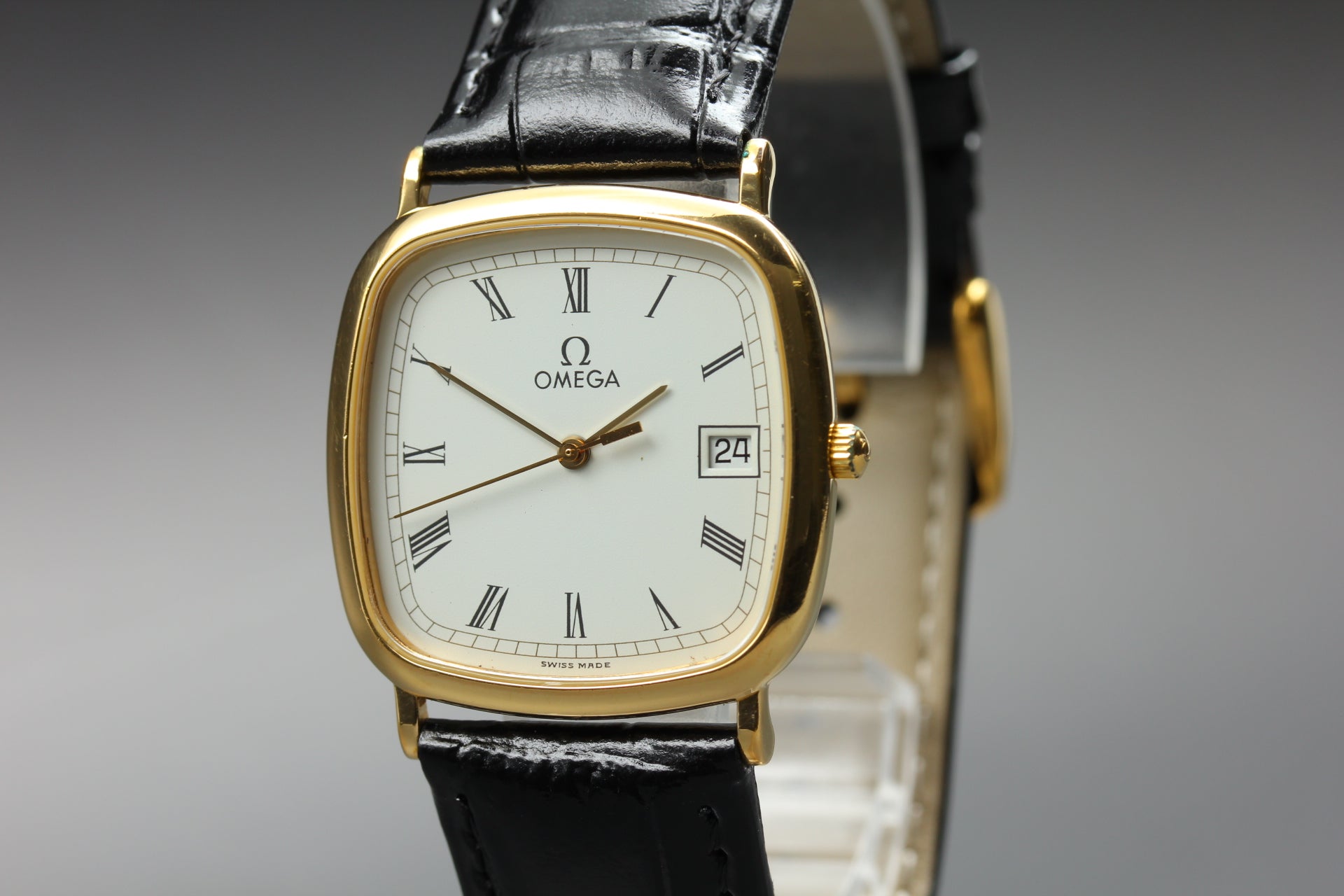 1989 Near MINT OMEGA De Ville 30mm 196.0317.1 Quartz White Roman Men's Vintage
