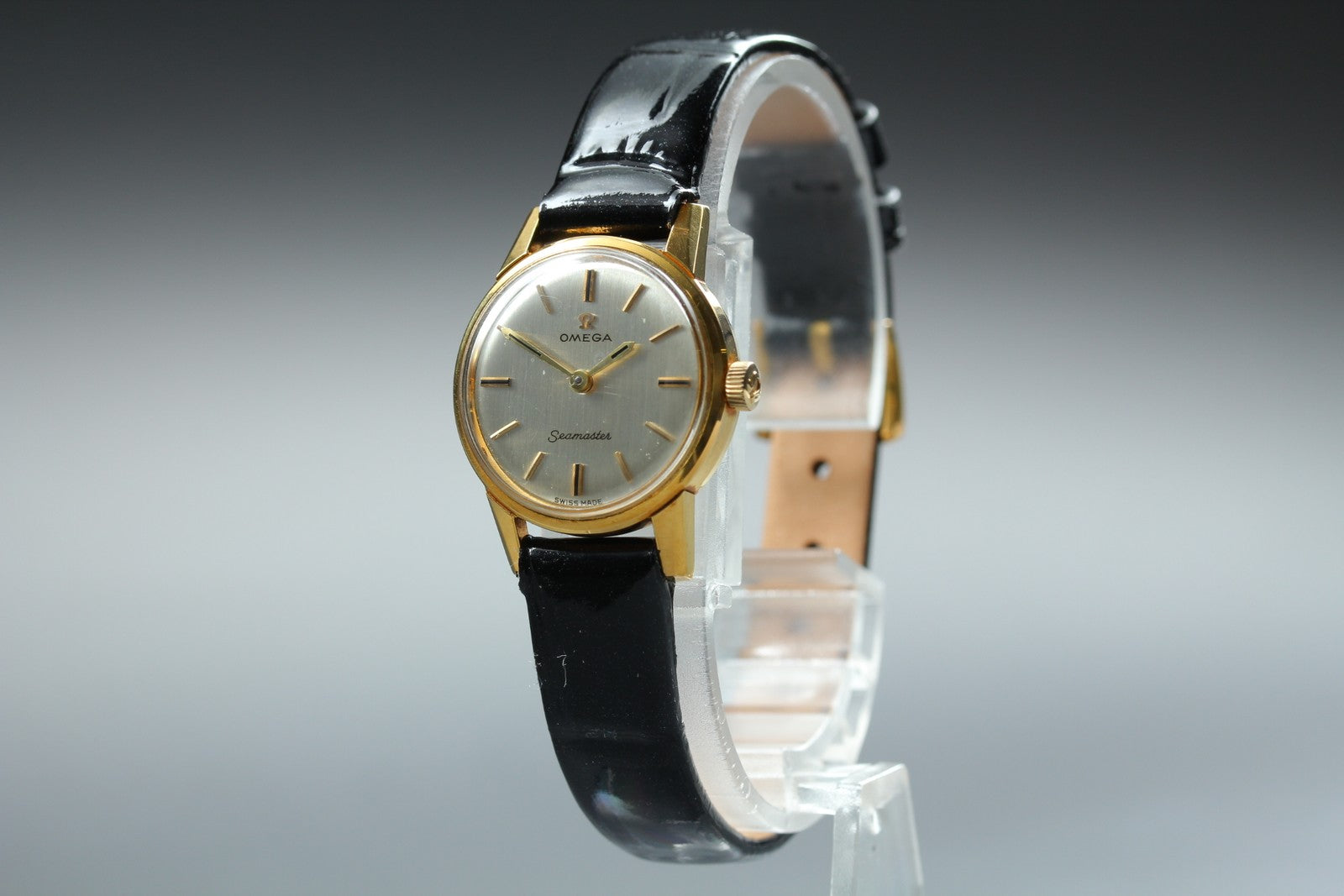 1963 Near MINT OMEGA Seamaster 22mm 515.001 Manual Silver Dial Women's Vintage