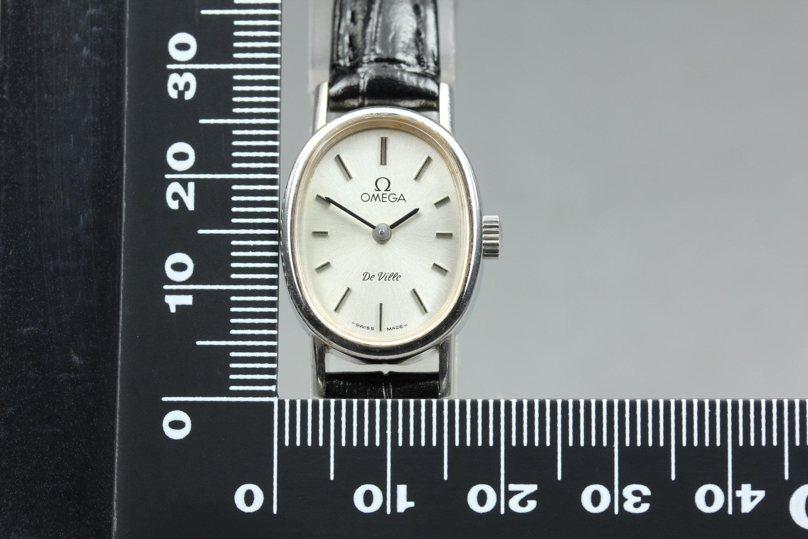 1979 Near MINT OMEGA De Ville 18mm 511.0553 Manual Silver Dial Women's Vintage