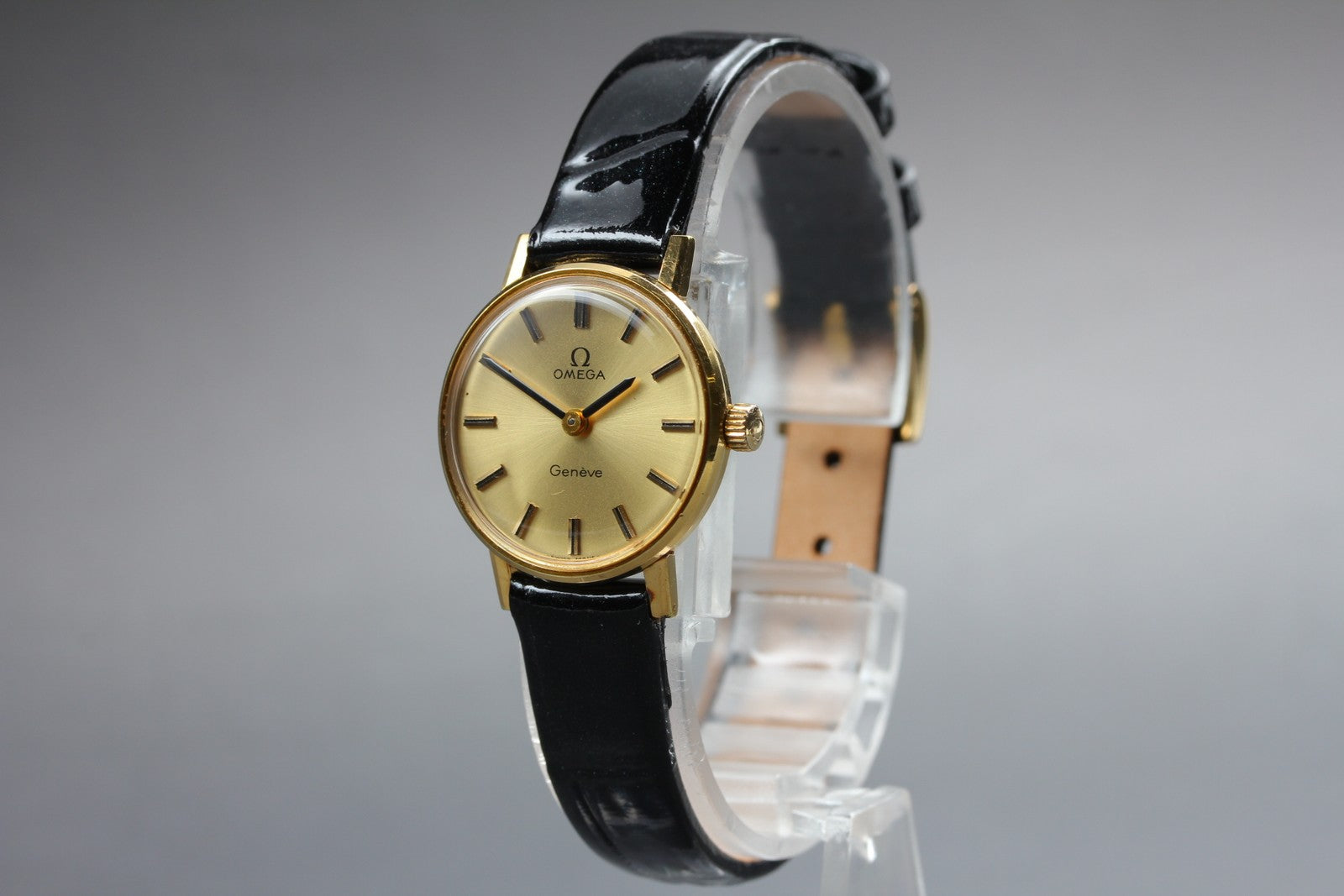 1972 Near MINT OMEGA Geneve 23mm 511.457 Manual Wind Gold Dial Women's Vintage