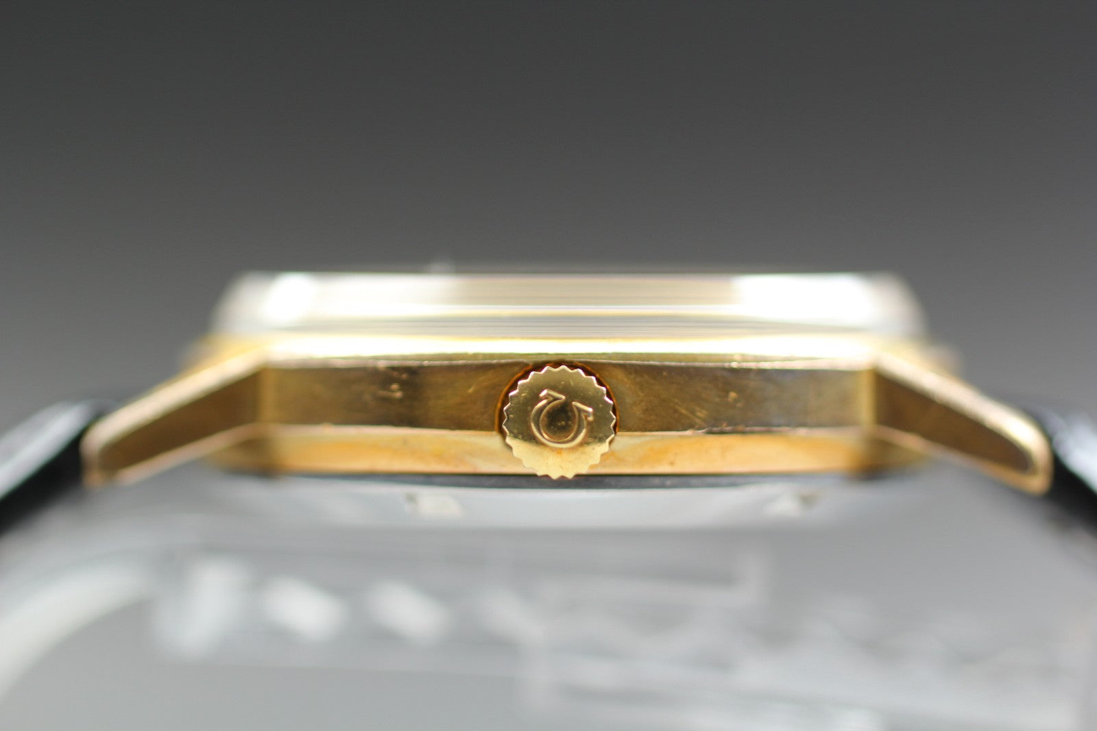 1973 Near MINT OMEGA Geneve 35mm 166.0163 Automatic Gold Dial Men's Vintage