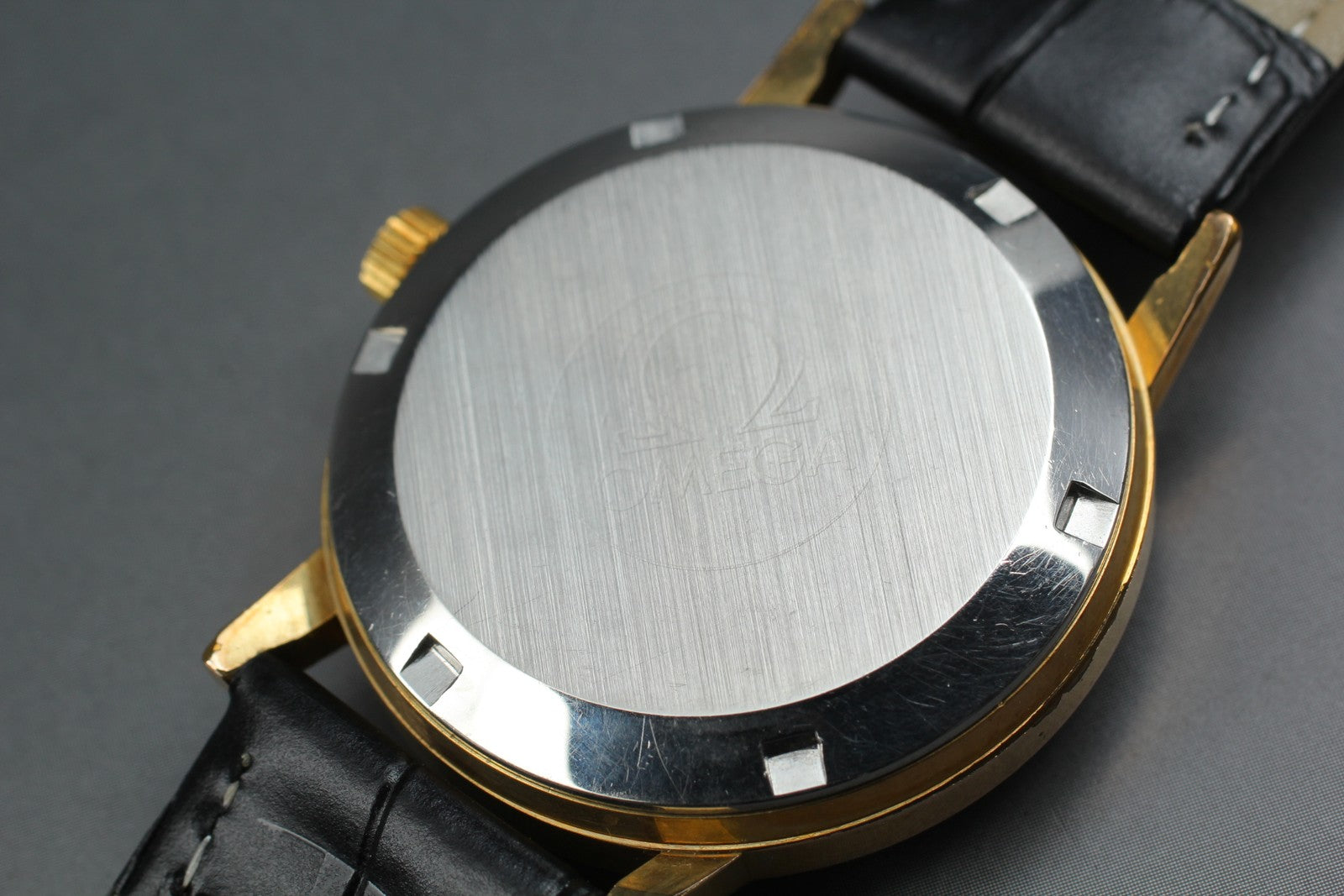 1973 Near MINT OMEGA Geneve 35mm 166.0163 Automatic Gold Dial Men's Vintage