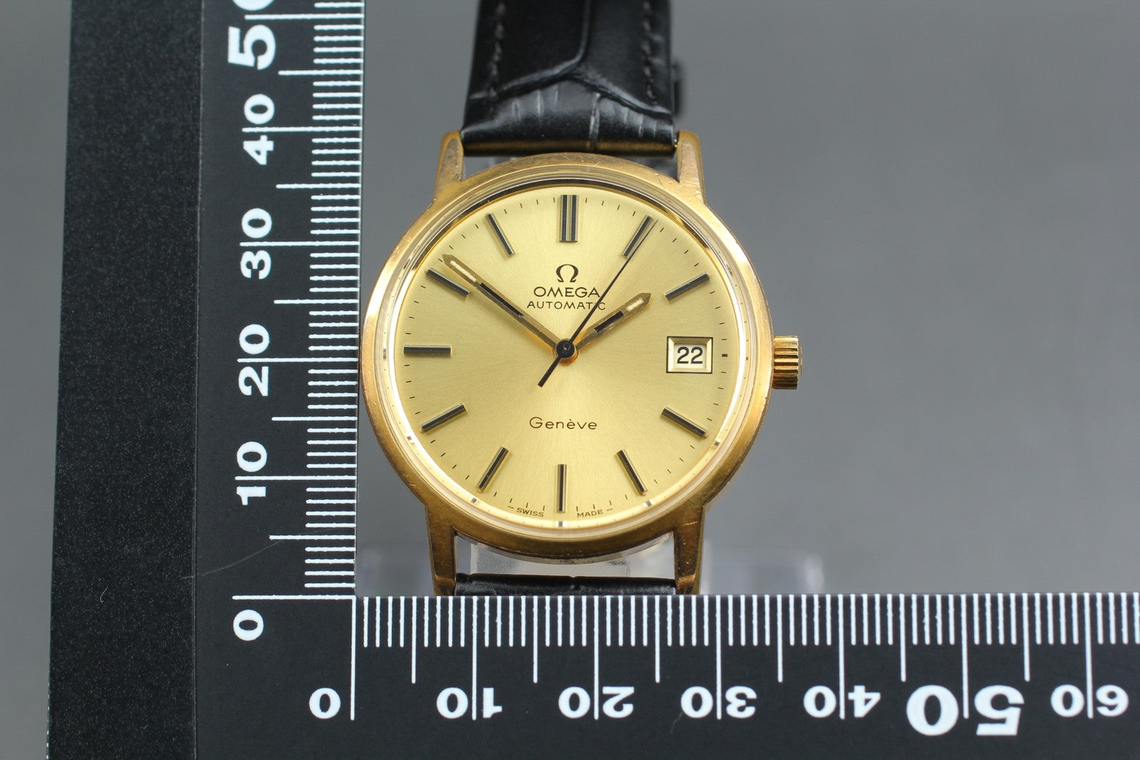 1973 Near MINT OMEGA Geneve 35mm 166.0163 Automatic Gold Dial Men's Vintage