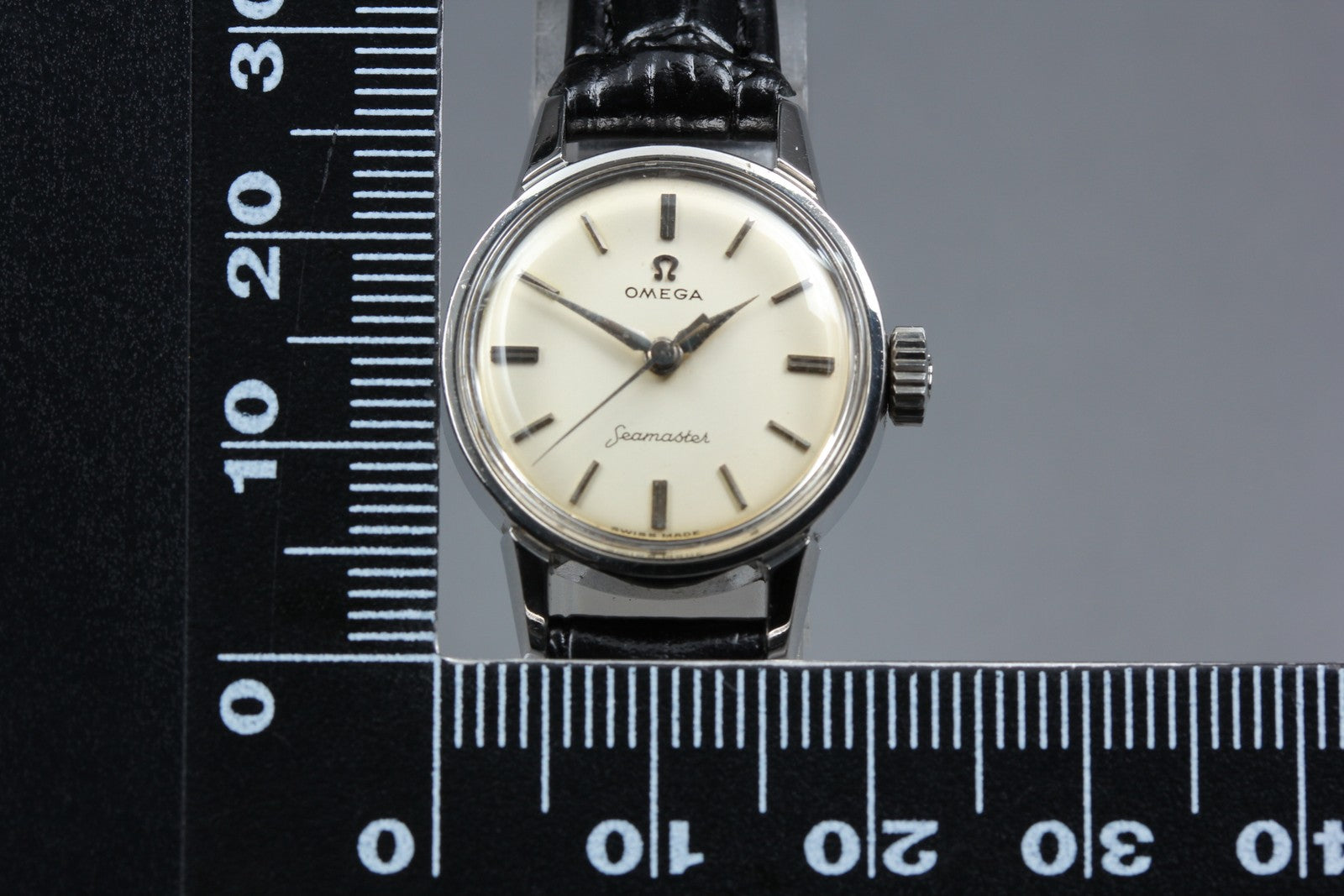 1958 Near MINT OMEGA Seamaster 21mm 10997 Manual White Dial Women's Vintage