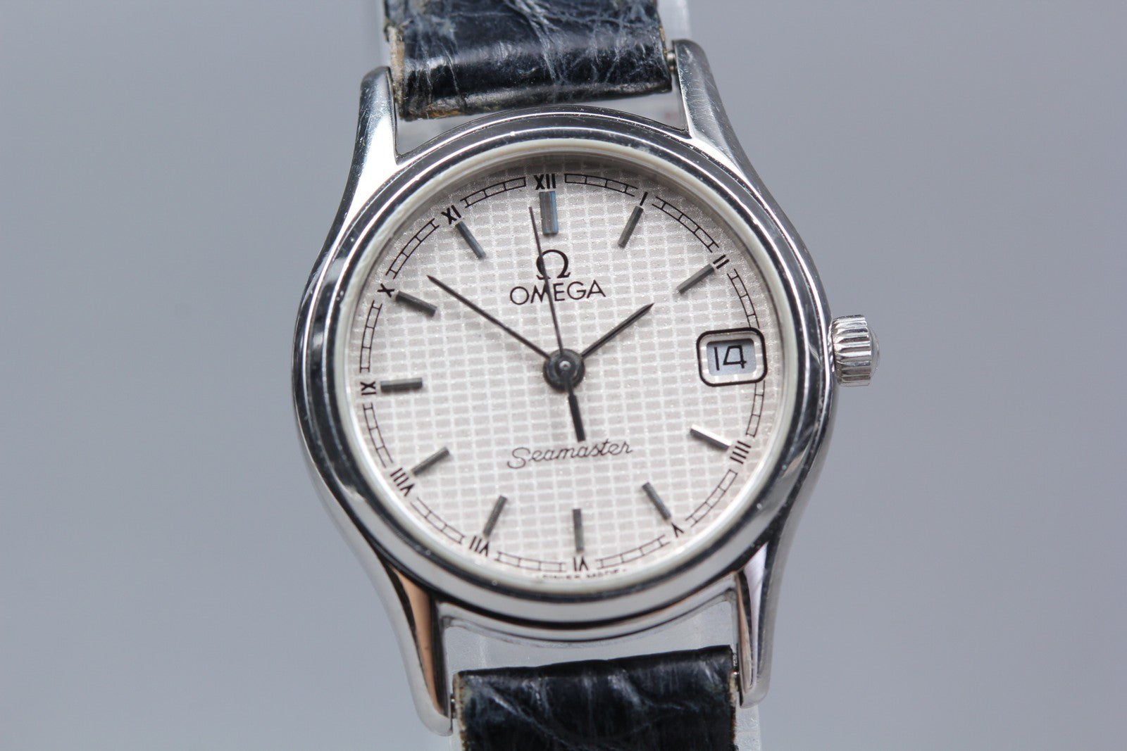 1985 Near MINT OMEGA Seamaster 23mm 596.0073 Quartz Silver Dial Women's Vintage