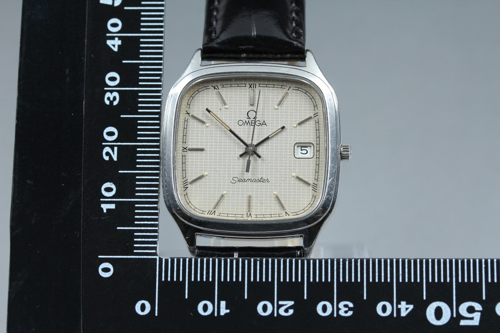 1987 Near MINT OMEGA Seamaster 196.0311 31mm Quartz Silver Roman Dial Men's