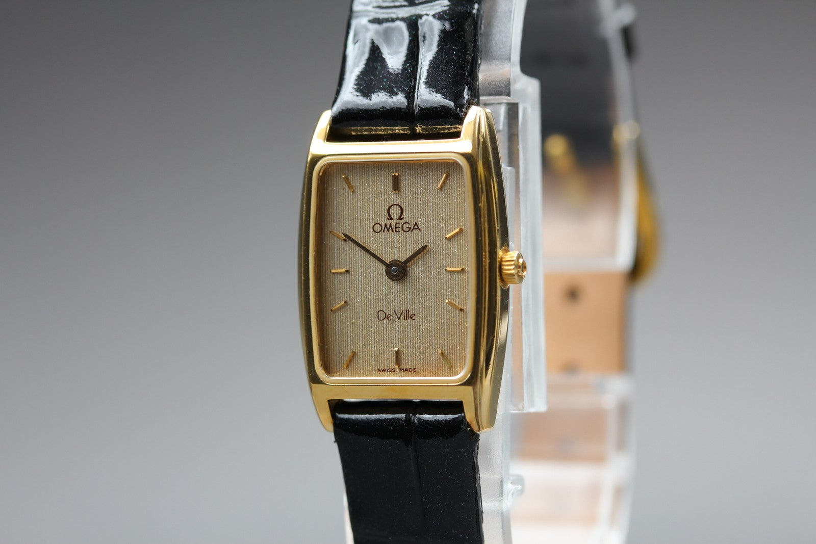 1984 Near MINT OMEGA De Ville 17mm 591.0270 Quartz Gold Dial Women's Vintage