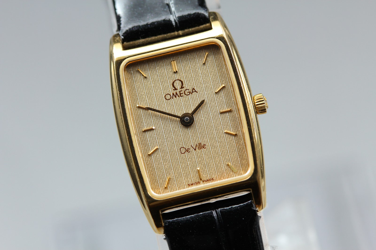 1984 Near MINT OMEGA De Ville 17mm 591.0270 Quartz Gold Dial Women's Vintage
