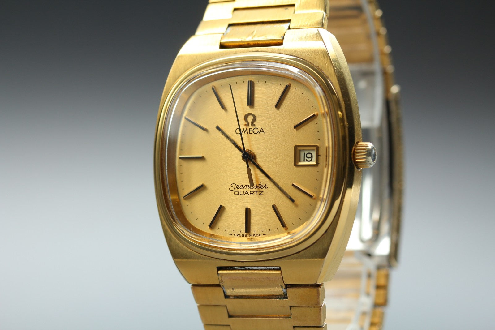 1979 Near MINT OMEGA Seamaster 35mm 196.0085 Quartz Gold Dial Men's Vintage