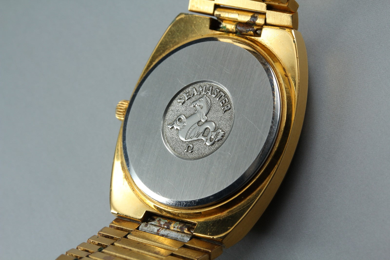 1979 Near MINT OMEGA Seamaster 35mm 196.0085 Quartz Gold Dial Men's Vintage