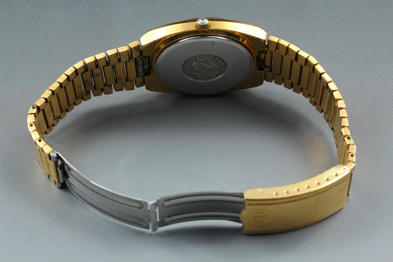 1979 Near MINT OMEGA Seamaster 35mm 196.0085 Quartz Gold Dial Men's Vintage