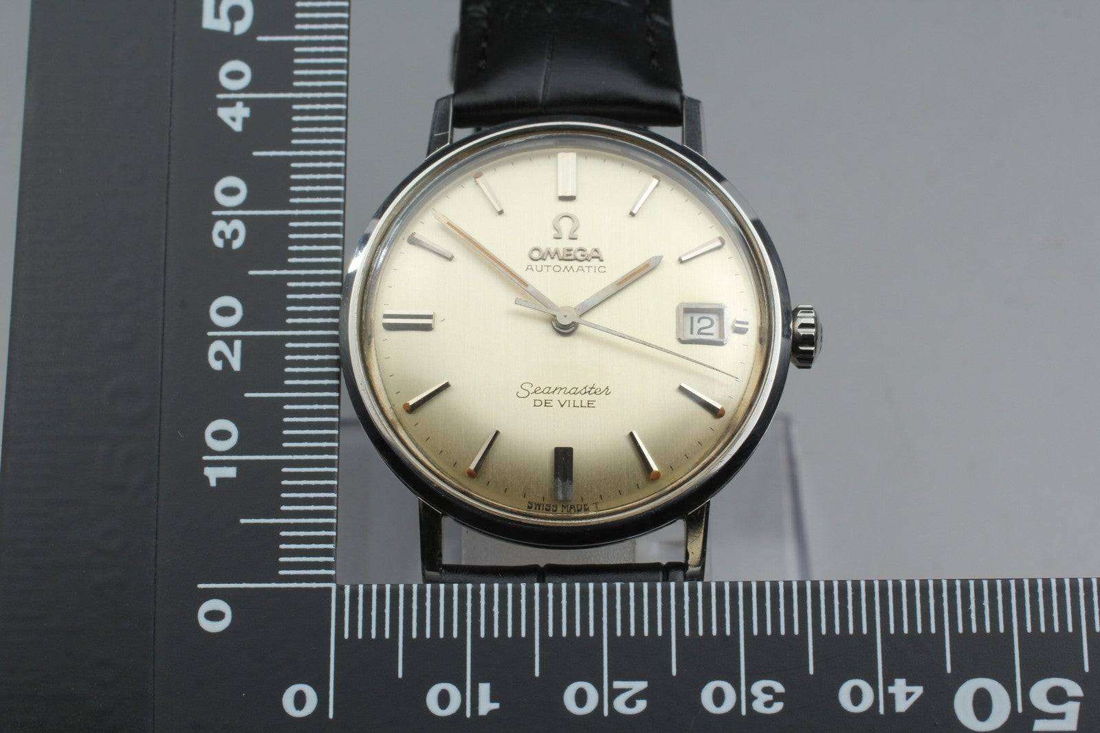 Near MINT OMEGA Seamaster De Ville 34mm Automatic Silver Dial Men's Vintage