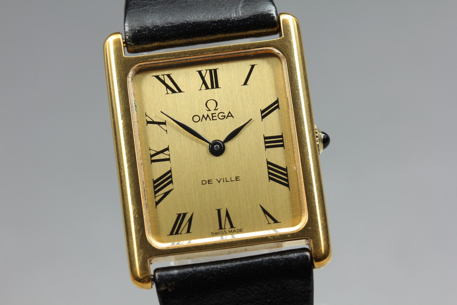 1975 Near MINT/Box, Paper OMEGA De Ville 24mm 511.0404 Manual Roman Tank Unisex