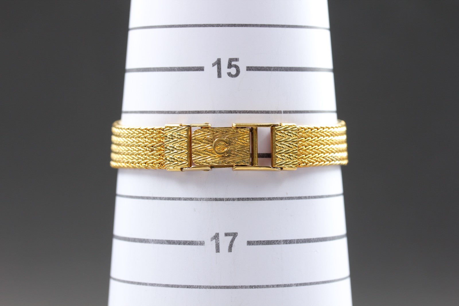 1984 Near MINT OMEGA De Ville 20mm 591.0306 Quartz Roman Dial Women's Vintage
