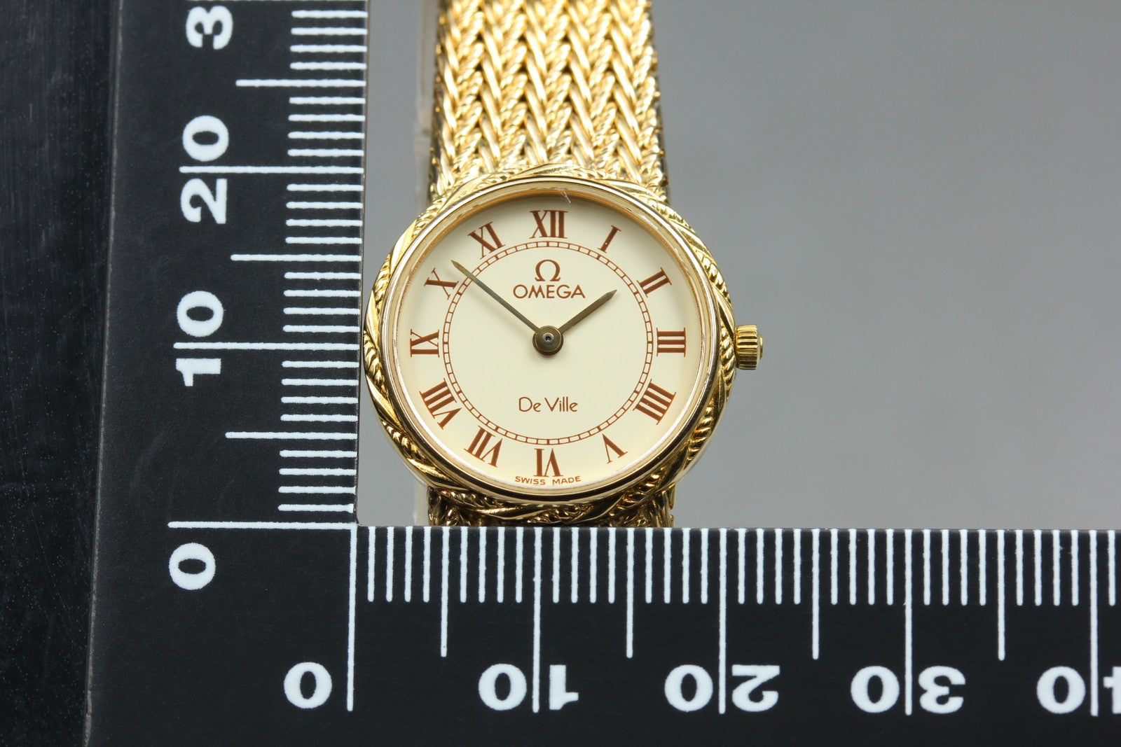 1984 Near MINT OMEGA De Ville 20mm 591.0306 Quartz Roman Dial Women's Vintage