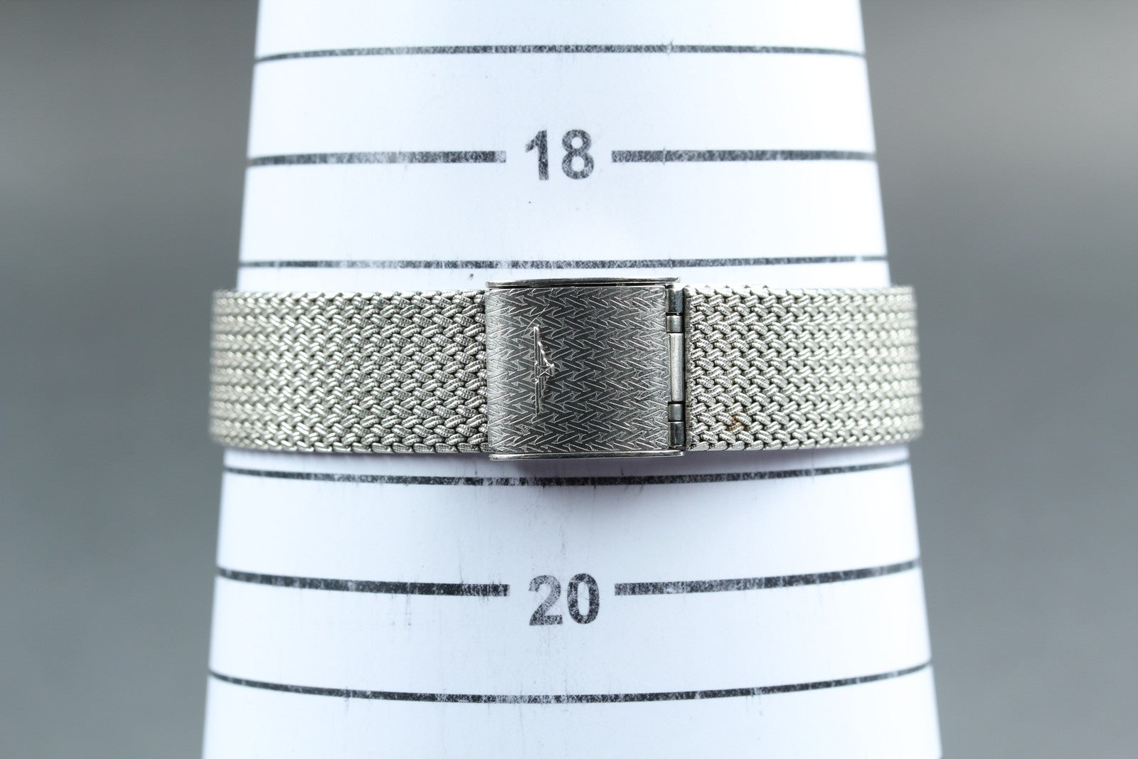 Near MINT LONGINES 150 3344 30mm Quartz Stainless steel Silver Dial Men Vintage