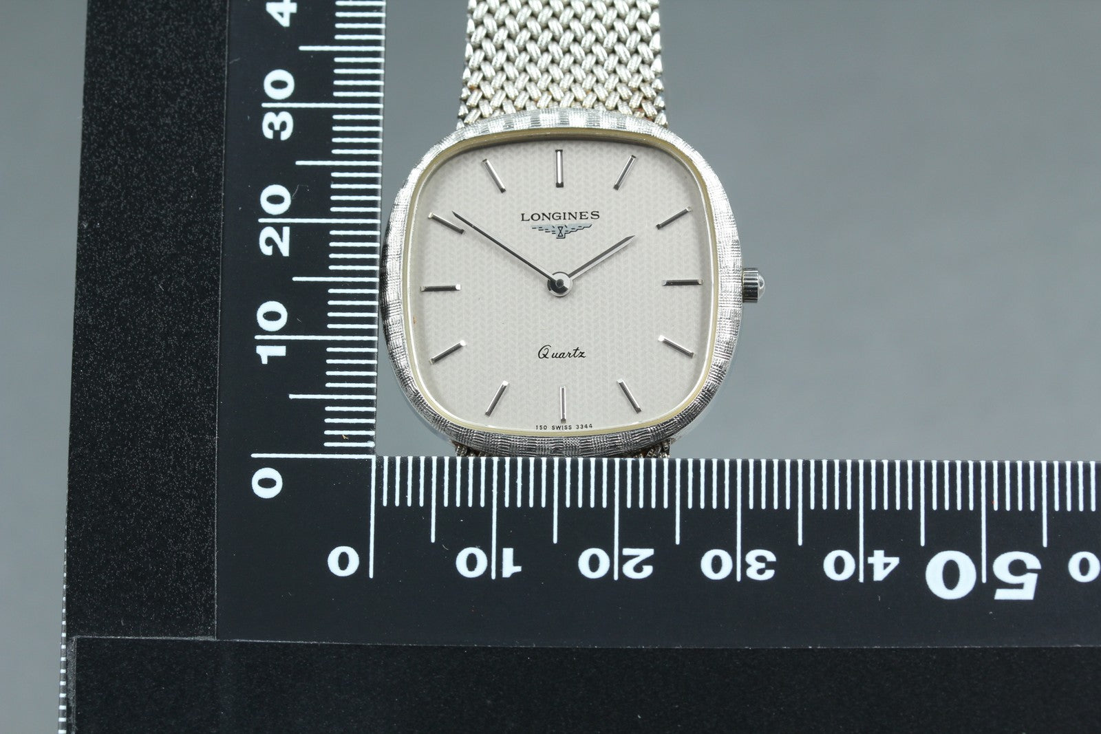 Near MINT LONGINES 150 3344 30mm Quartz Stainless steel Silver Dial Men Vintage