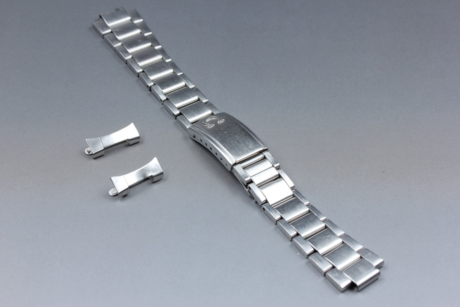 Near MINT OMEGA Bracelet FF605/1168 18mm Stainless Steel Silver Men's Vintage