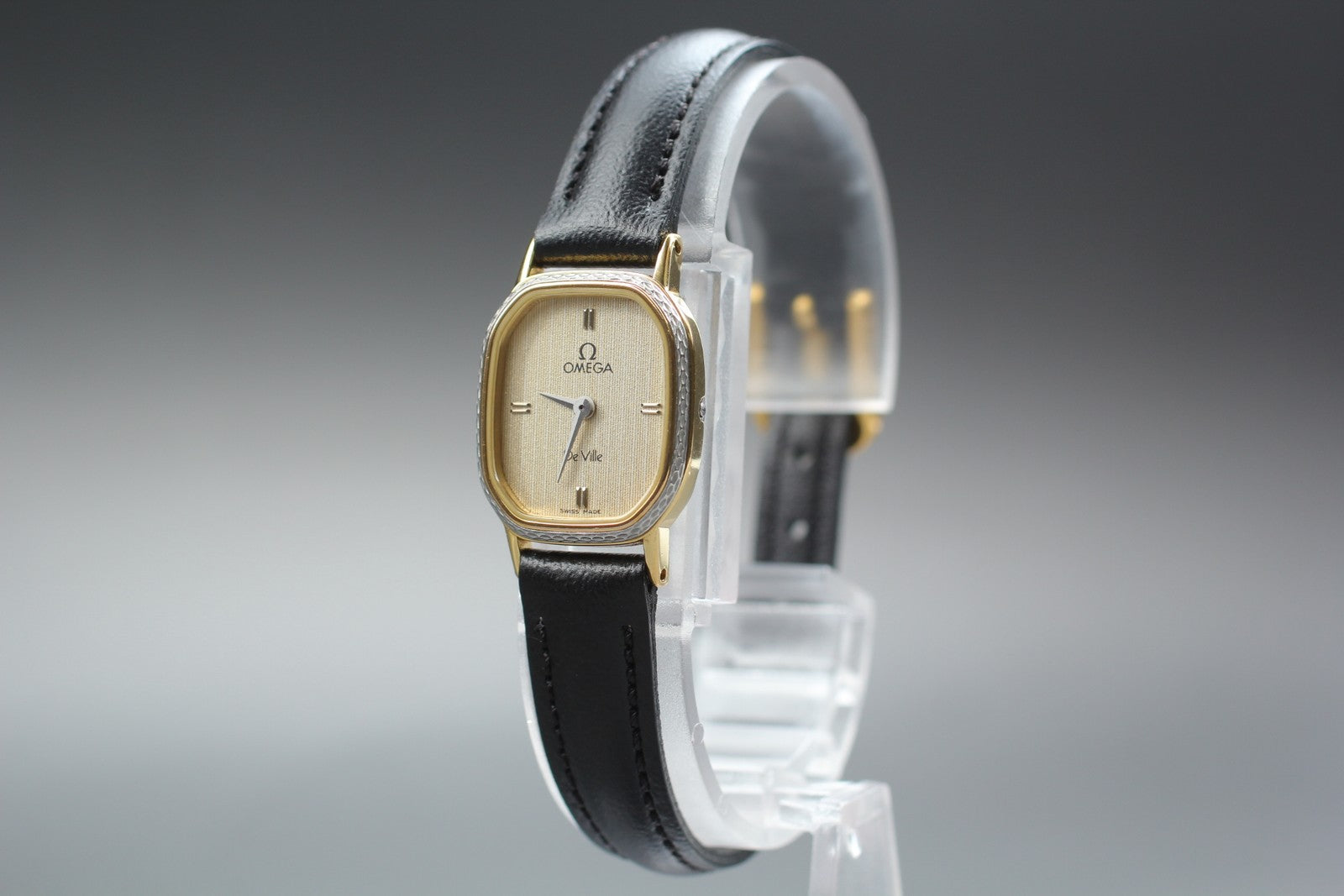 1984 Near MINT OMEGA De Ville 17mm 591.0256 Quartz Gold Dial Women's Vintage