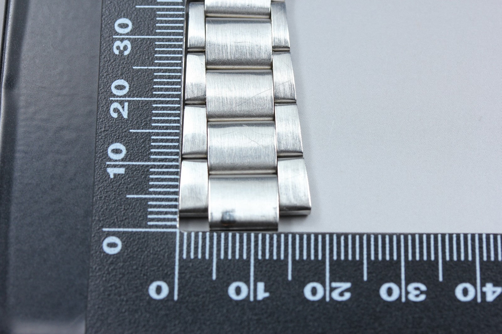 Near MINT OMEGA Bracelet FF605/1168 18mm Stainless Steel Silver Men's Vintage