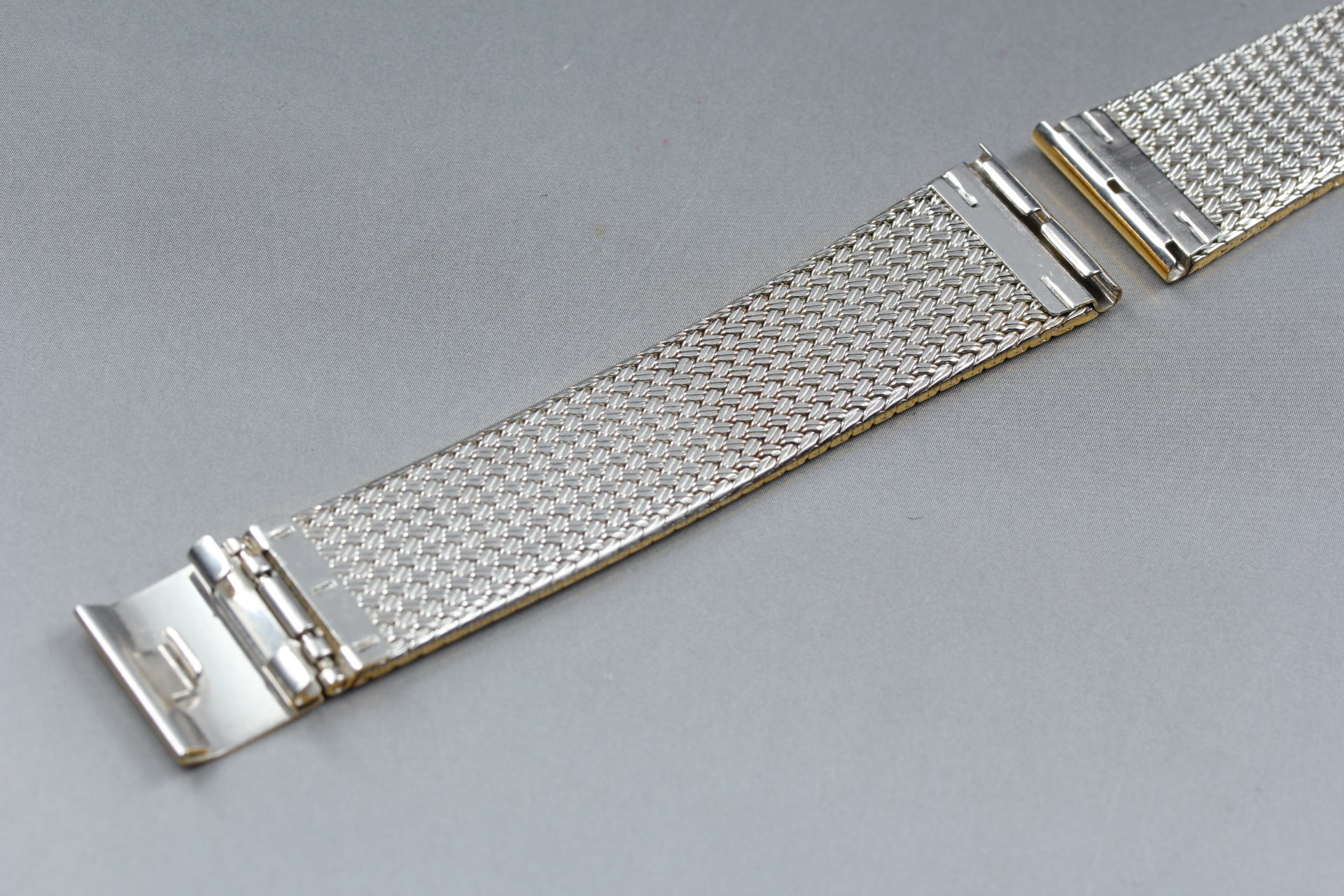 Near MINT OMEGA Milanese/Mesh Band 18mm Gold Plated Bracelet Men's Vintage