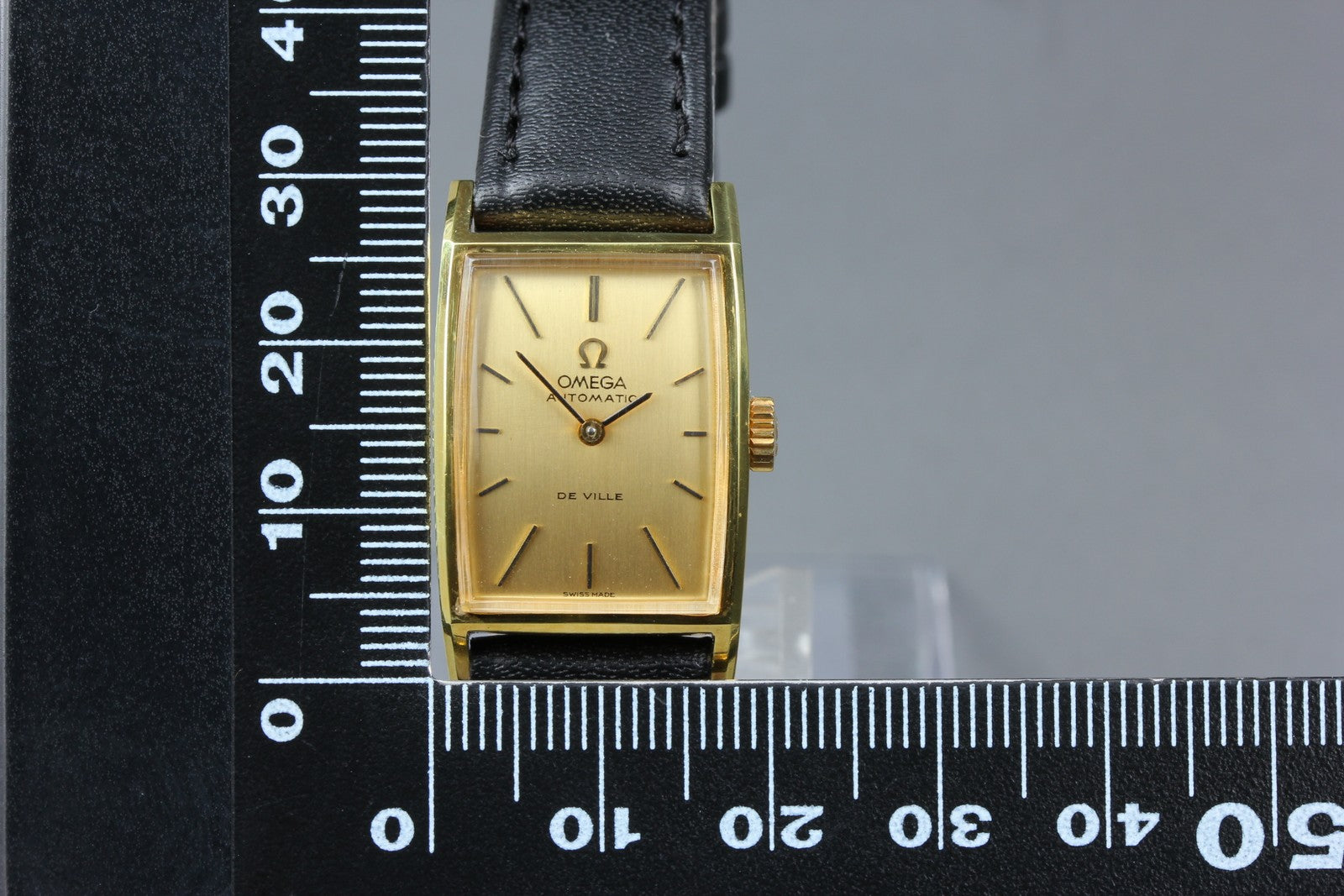 1969 Near MINT OMEGA De Ville 19mm 551.024 Automatic Gold Dial Women's Vintage