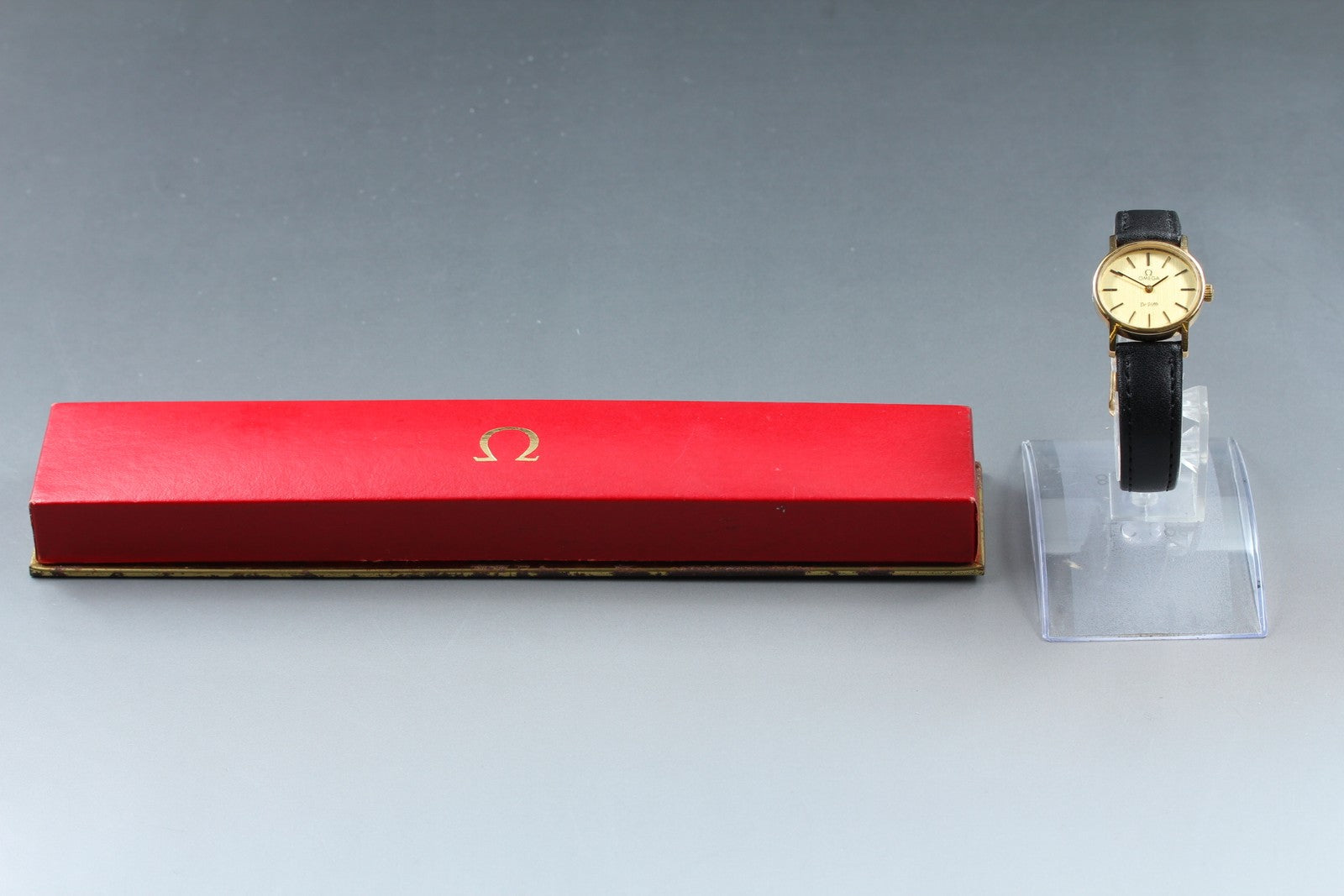 1978 Near MINT/Box OMEGA De Ville 24mm 511.0508 Manual Gold Dial Women's Vintage