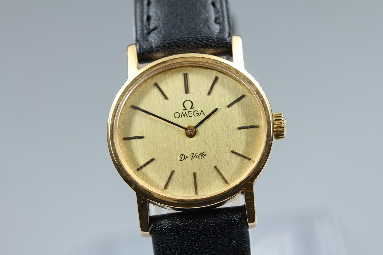 1978 Near MINT/Box OMEGA De Ville 24mm 511.0508 Manual Gold Dial Women's Vintage