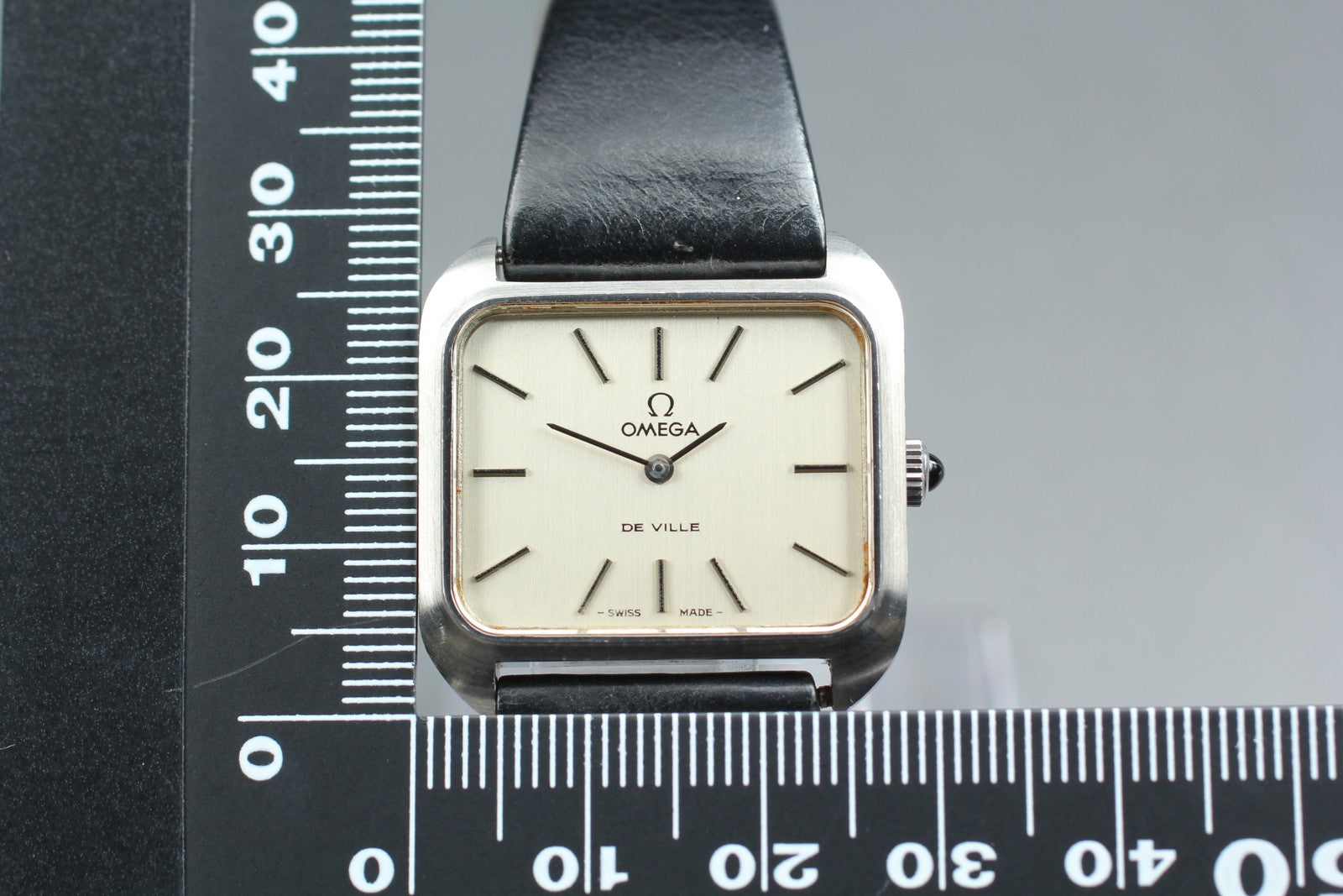 1976 MINT OMEGA De Ville 28mm 511.0504 Manual Silver Dial Women's Watch Vintage