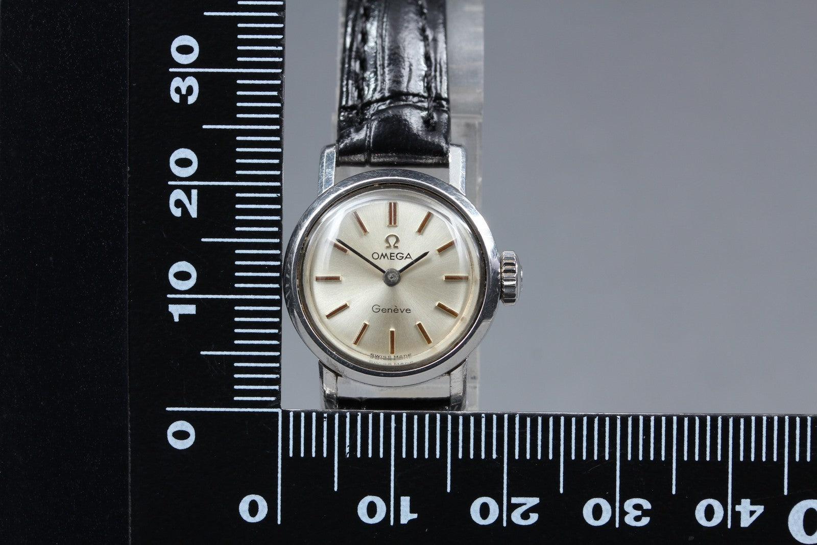 1963 Near MINT OMEGA Seamaster Geneve 19mm 515.003 Manual Silver Women's Vintage