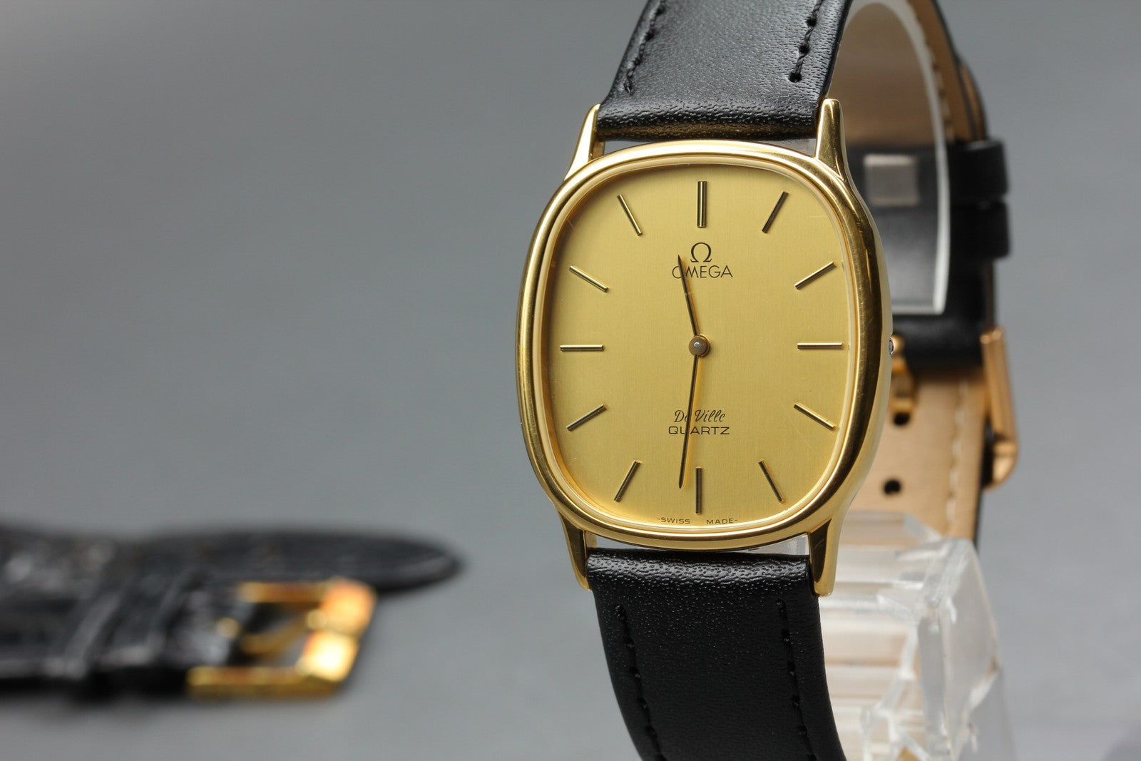 1984 Near MINT OMEGA De Ville 30mm 191.0132.1 Quartz Gold Dial Men's Vintage