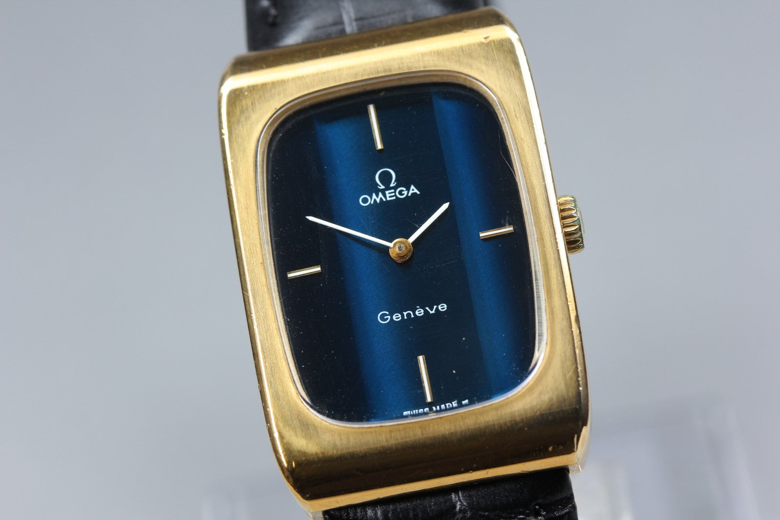 1975 Near MINT OMEGA Geneve 24mm 511.0469 Manual Wind Navy Dial Unisex Vintage