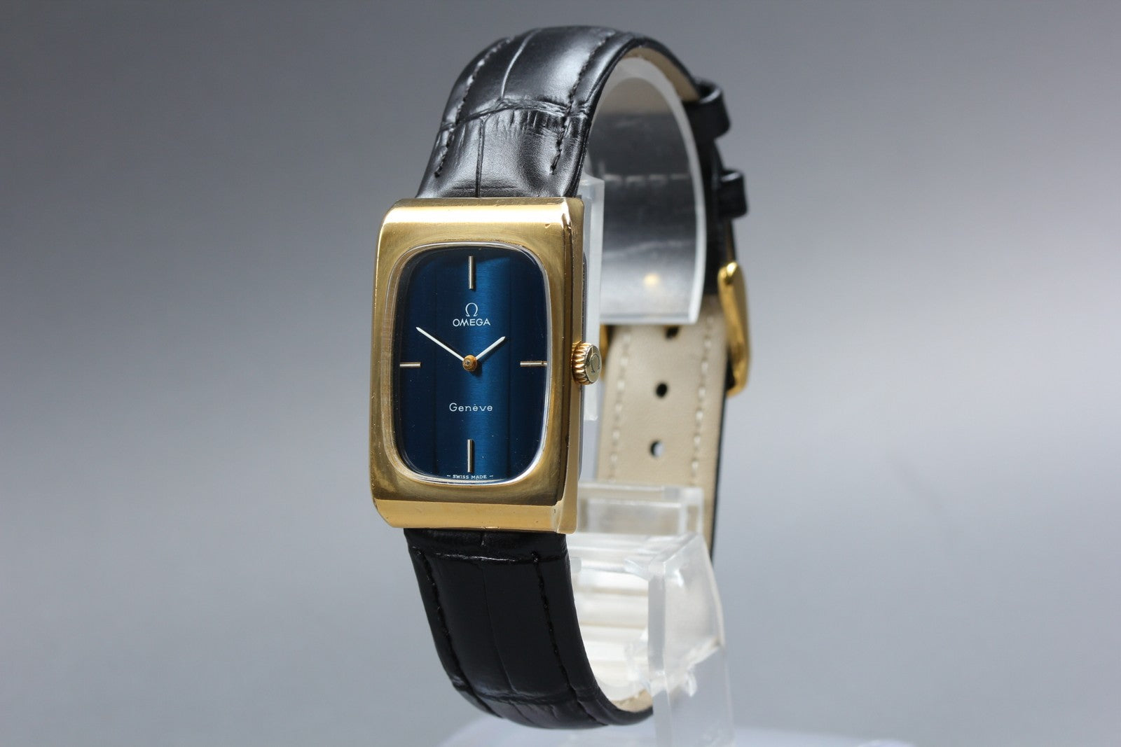 1975 Near MINT OMEGA Geneve 24mm 511.0469 Manual Wind Navy Dial Unisex Vintage