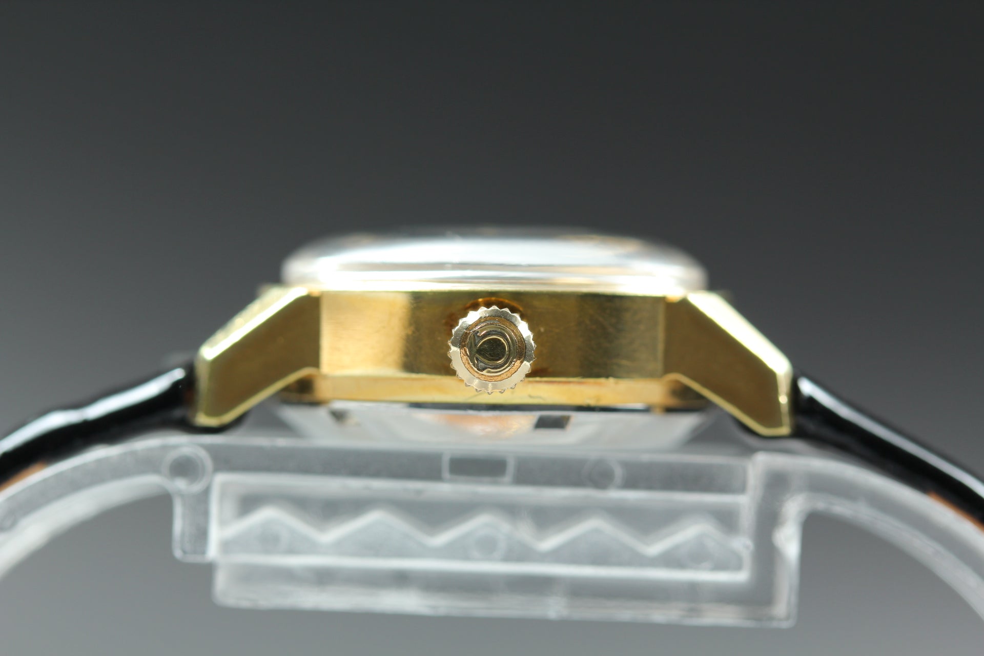 1972 Near MINT OMEGA Geneve 22mm 566.045 Automatic Gold Dial Women's Vintage