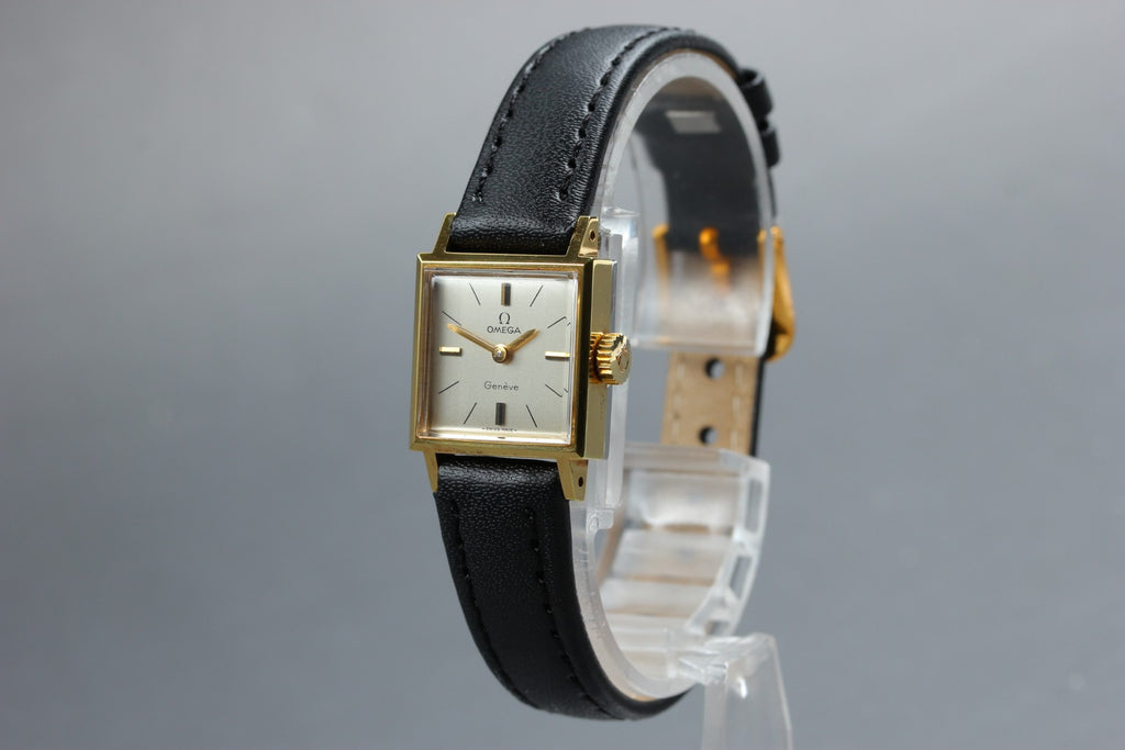 1969 Near MINT OMEGA Geneve 17mm 511.321 Manual Champagne Dial Women's Vintage