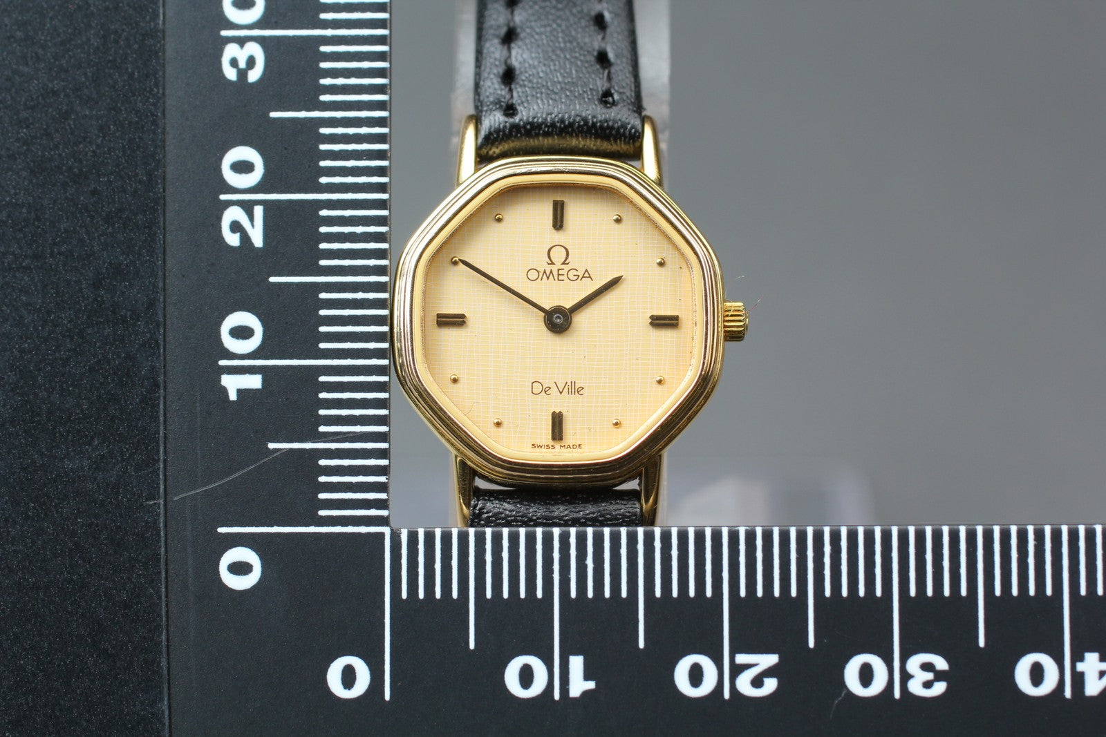 1984 OMEGA De Ville 20mm 591.0313 Quartz Gold Dial Women's Watch Vintage Exc+5