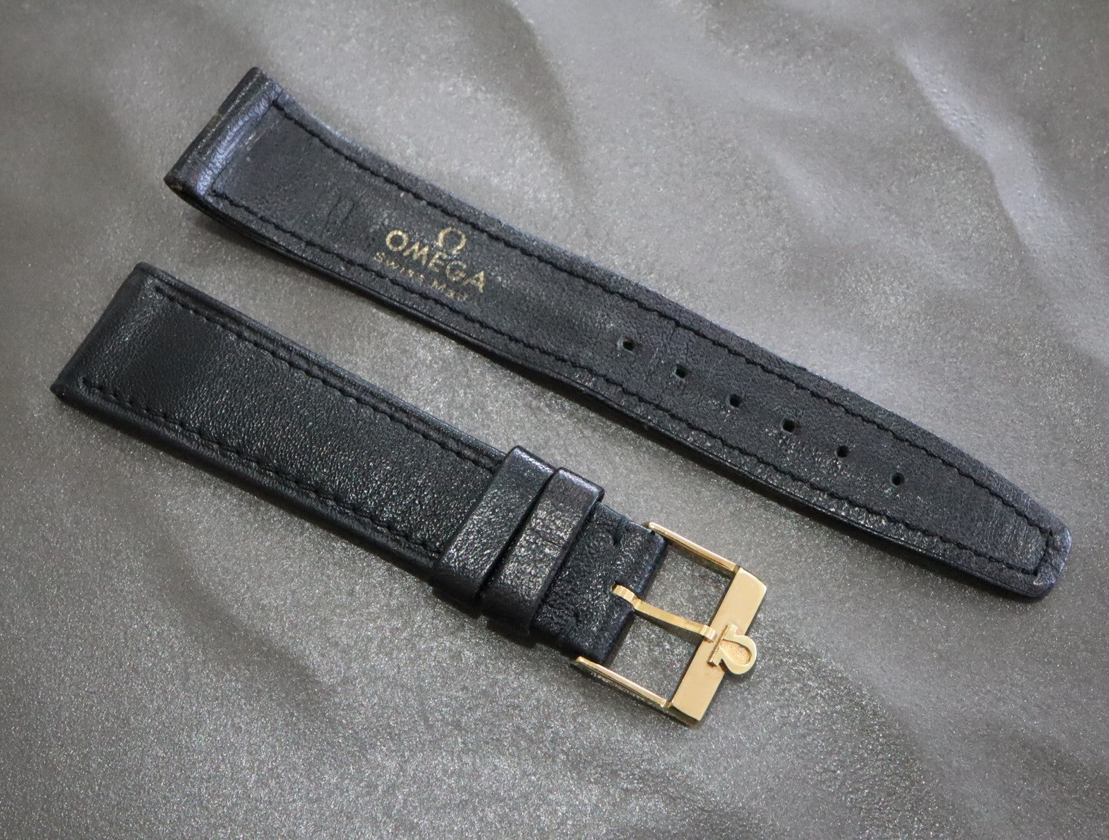 Near MINT OMEGA Genuine Black Leather Strap 19mm Gold Buckle Vintage #2354-2