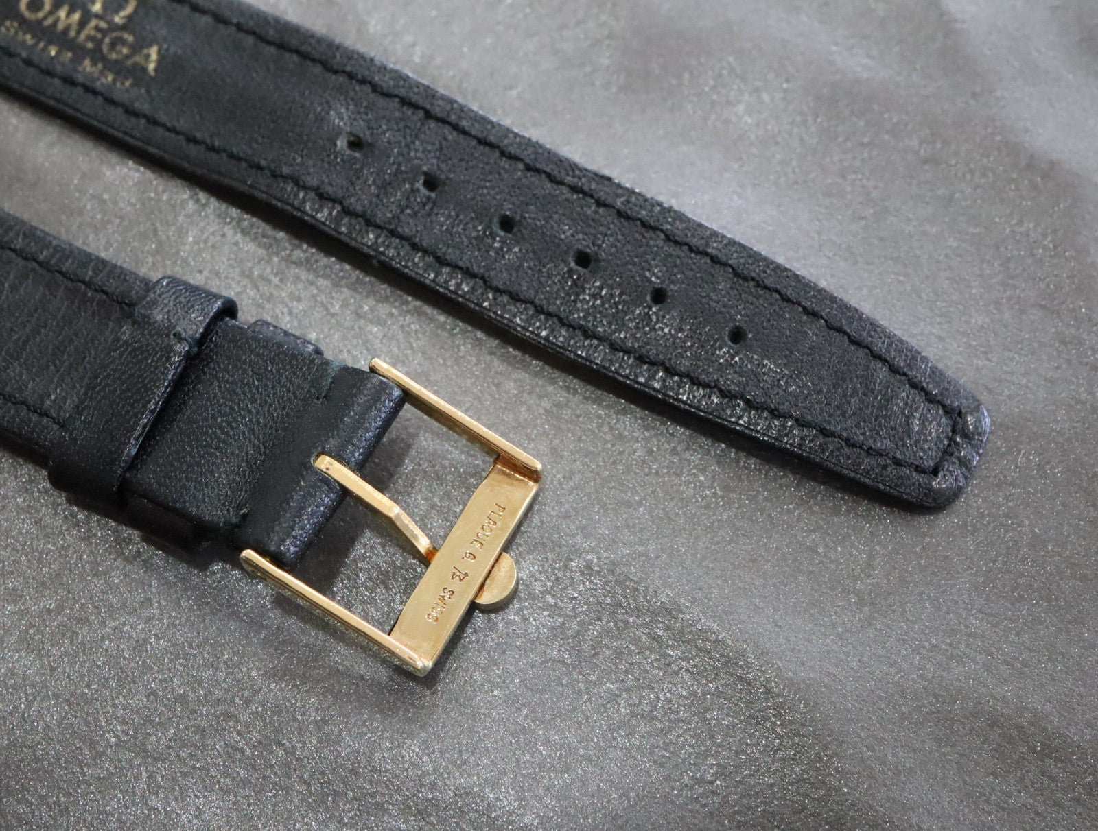 Near MINT OMEGA Genuine Black Leather Strap 19mm Gold Buckle Vintage #2354-2