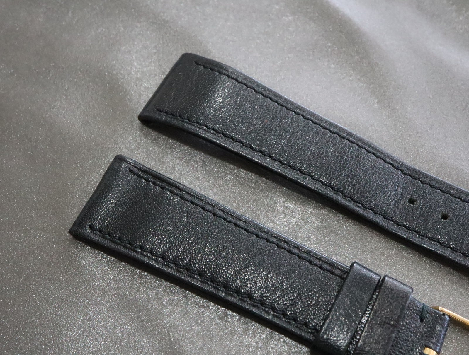 Near MINT OMEGA Genuine Black Leather Strap 19mm Gold Buckle Vintage #2354-2