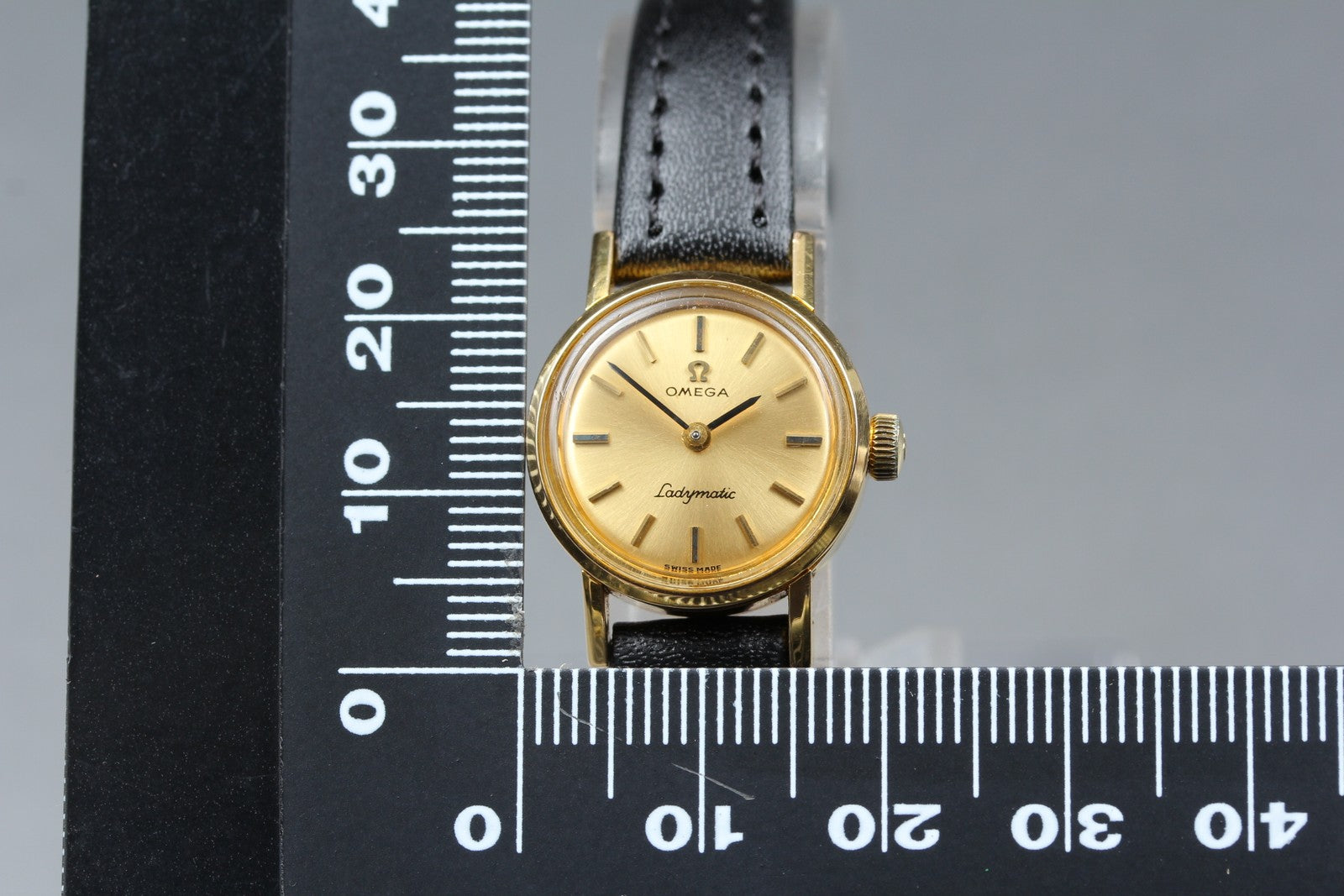 1966 Near MINT OMEGA Seamaster Ladymatic 19mm 555.003 Automatic Women's Vintage