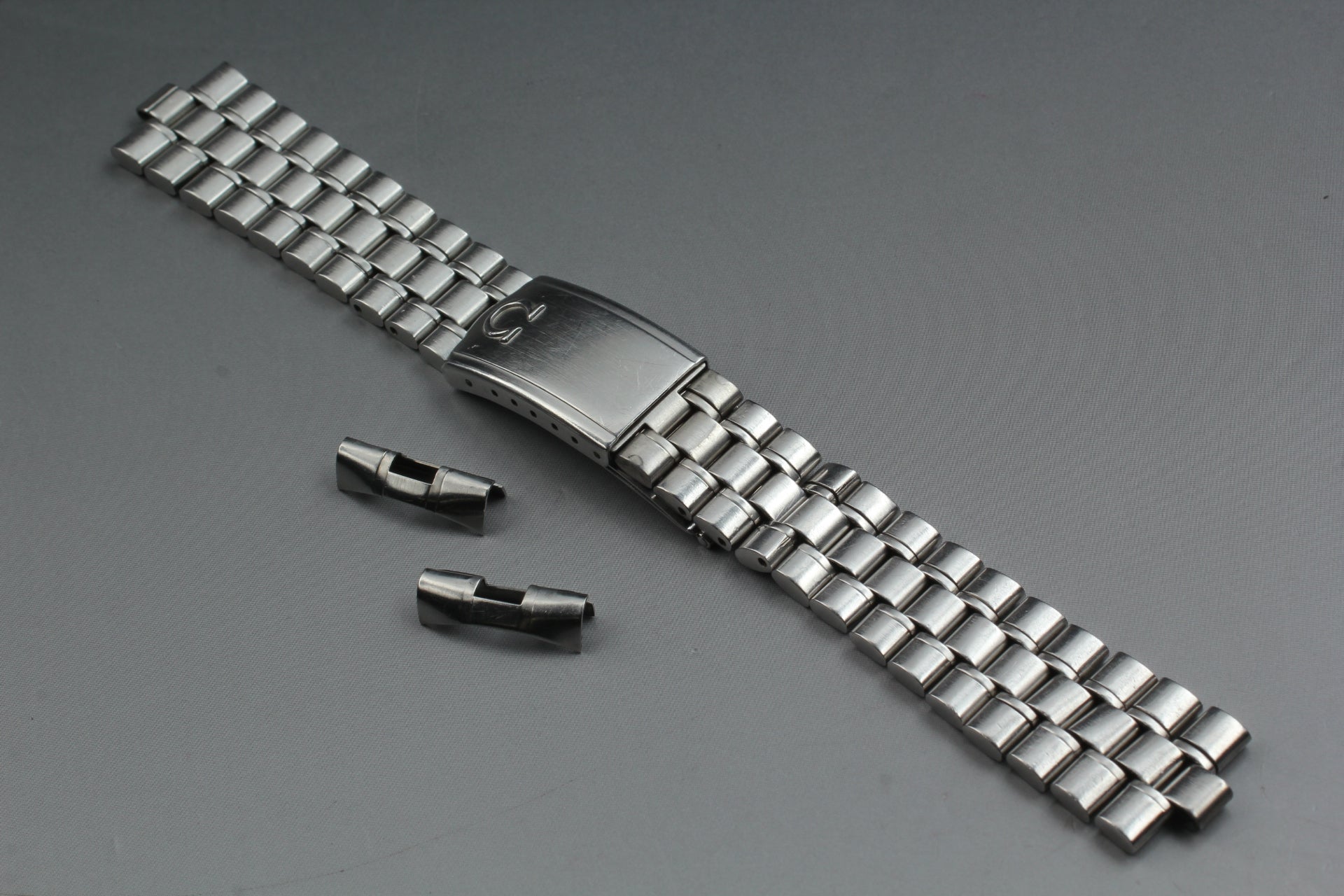 Near MINT OMEGA Bracelet 19mm FF526/1098 Stainless steel Silver Men's Vintage