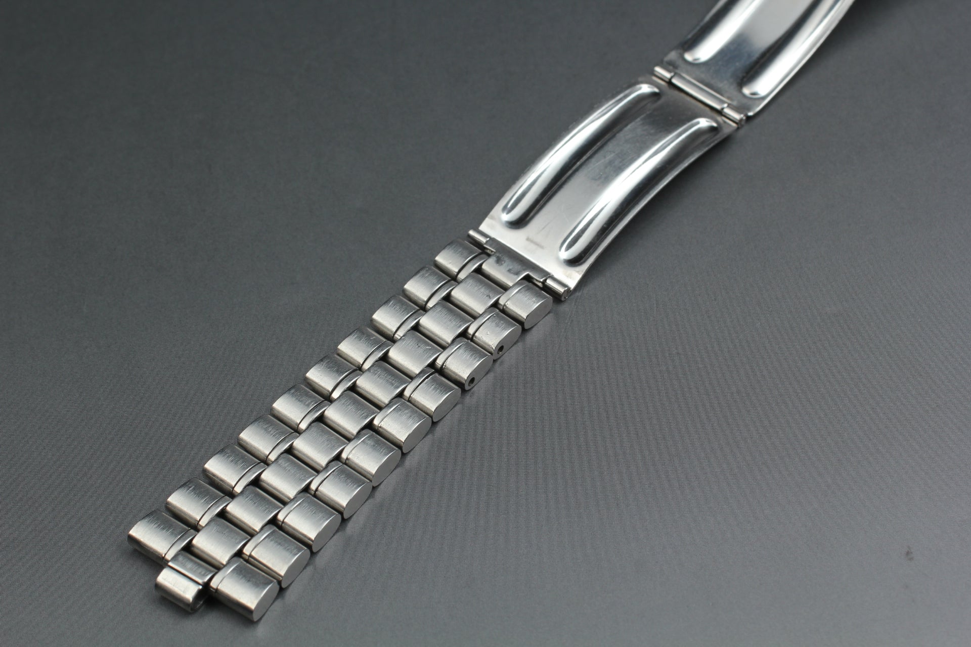 Near MINT OMEGA Bracelet 19mm FF526/1098 Stainless steel Silver Men's Vintage
