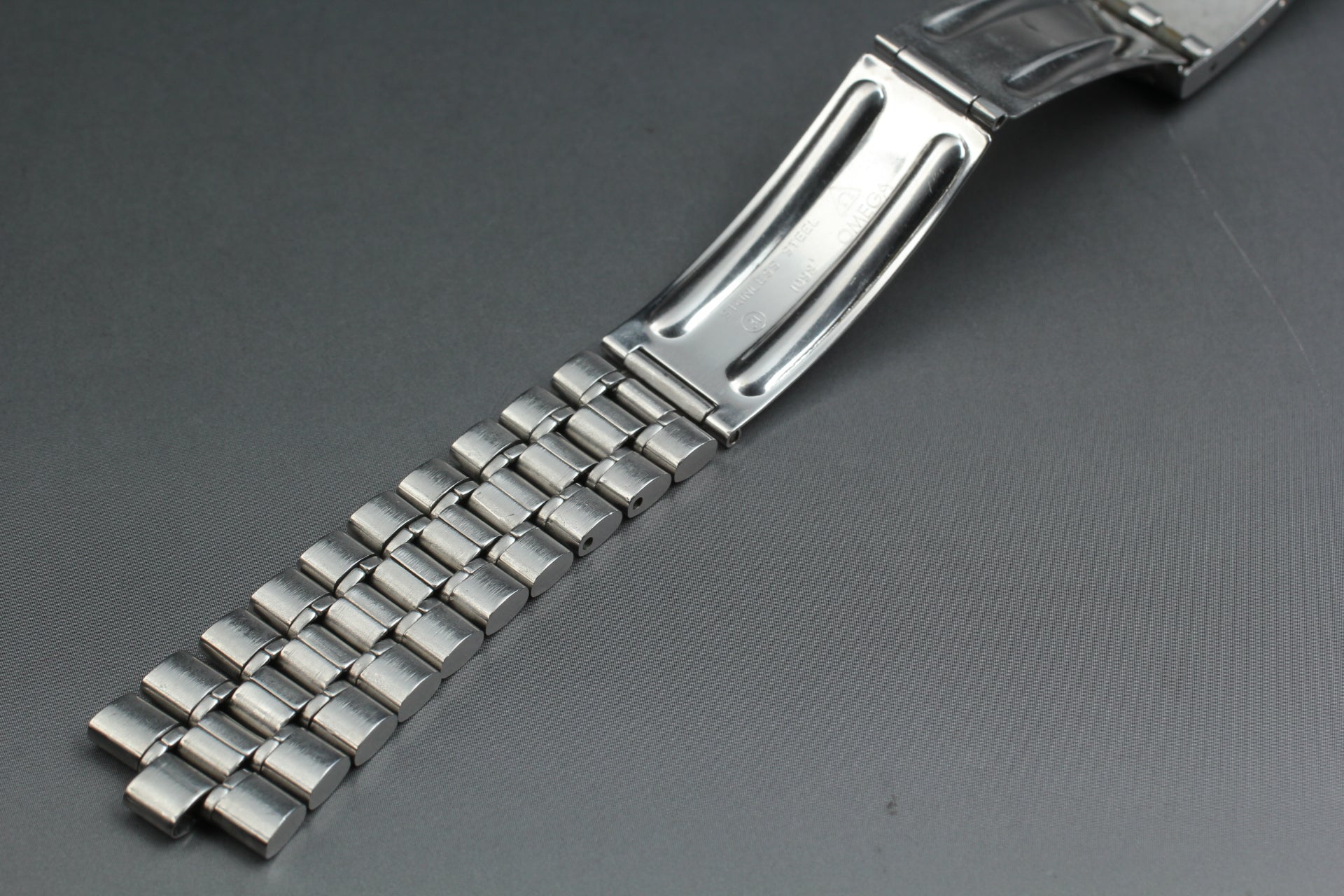 Near MINT OMEGA Bracelet 19mm FF526/1098 Stainless steel Silver Men's Vintage